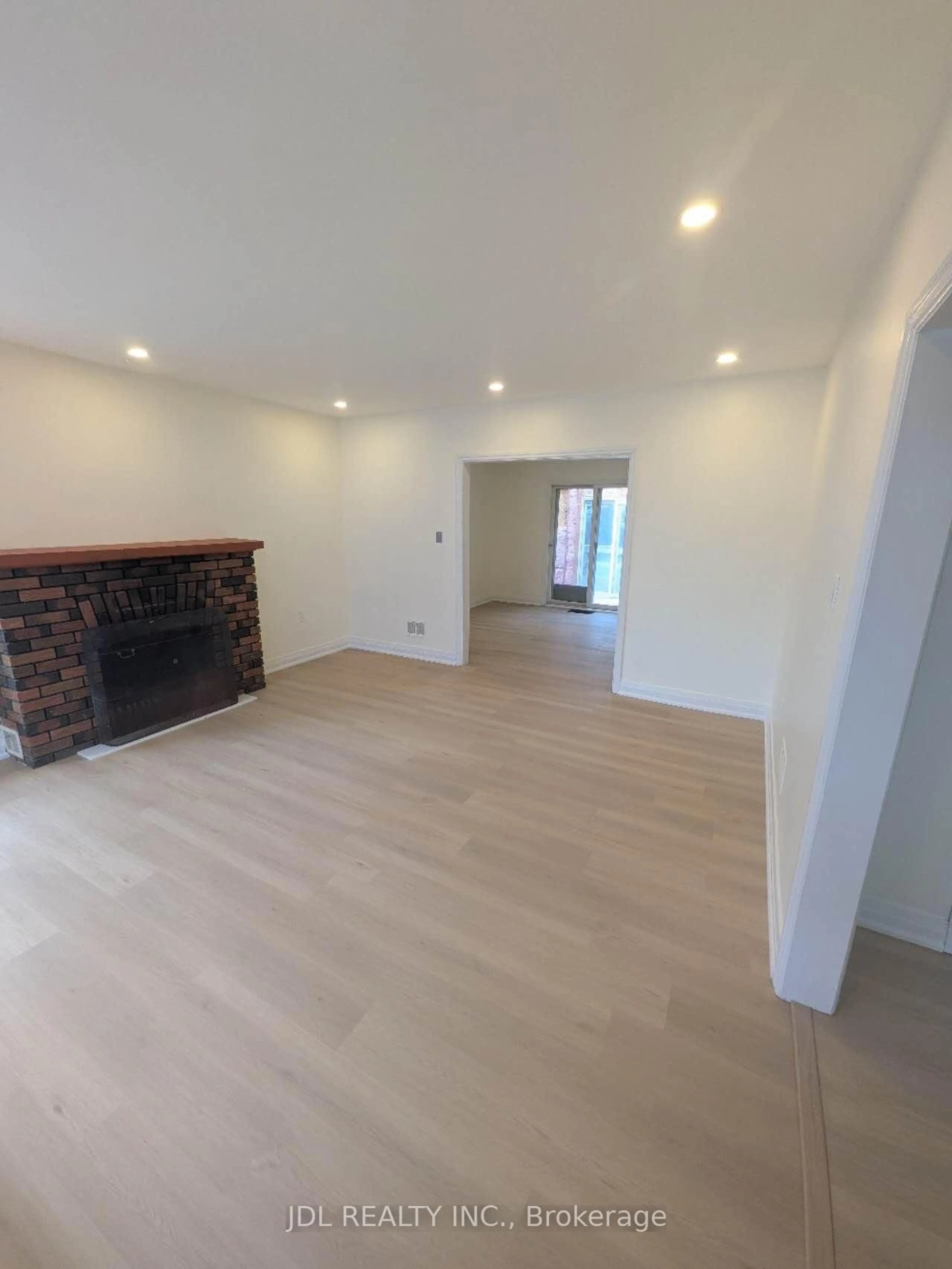 A pic of a room for 7900 Yonge St, Innisfil Ontario L9S 1A8