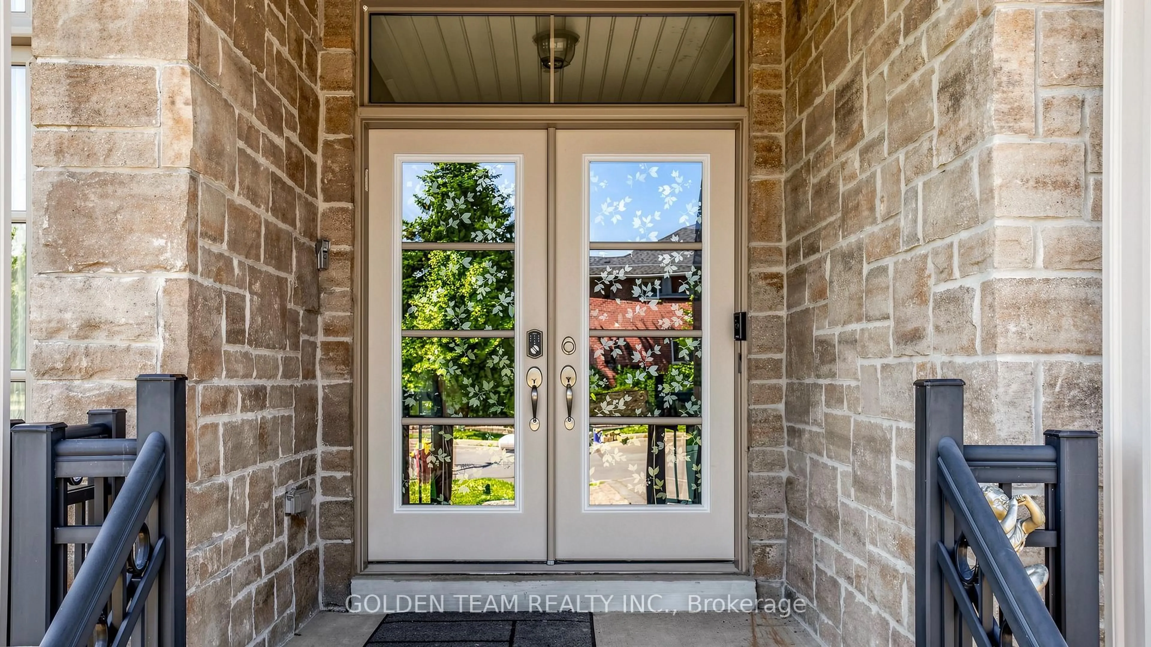 Indoor entryway for 47 Arten Ave, Richmond Hill Ontario L4C 9X1
