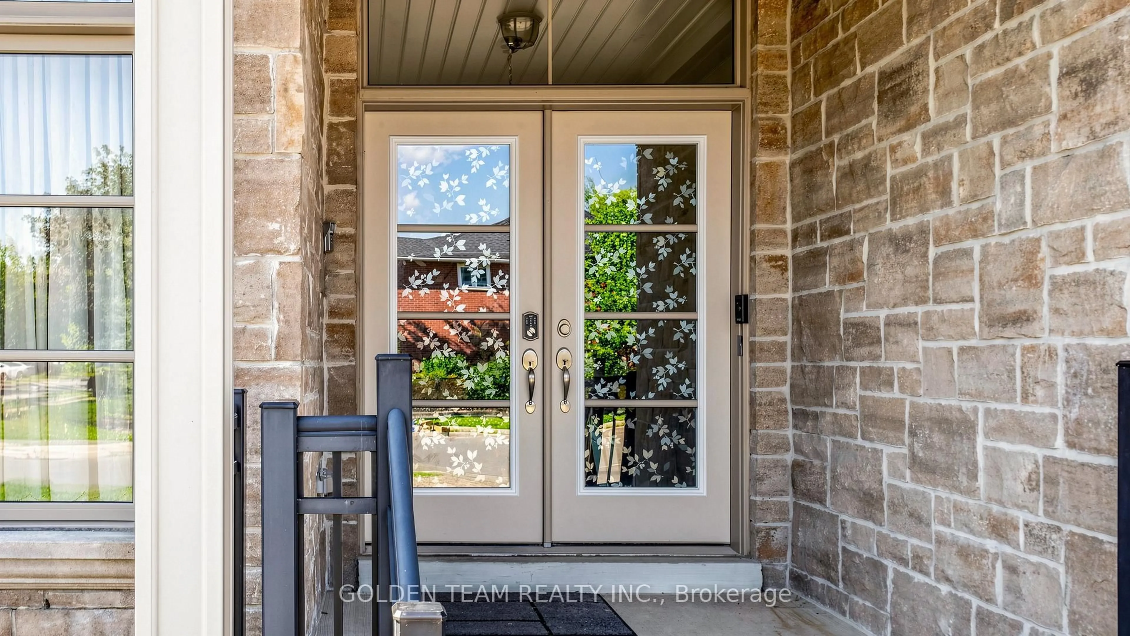 Indoor entryway for 47 Arten Ave, Richmond Hill Ontario L4C 9X1