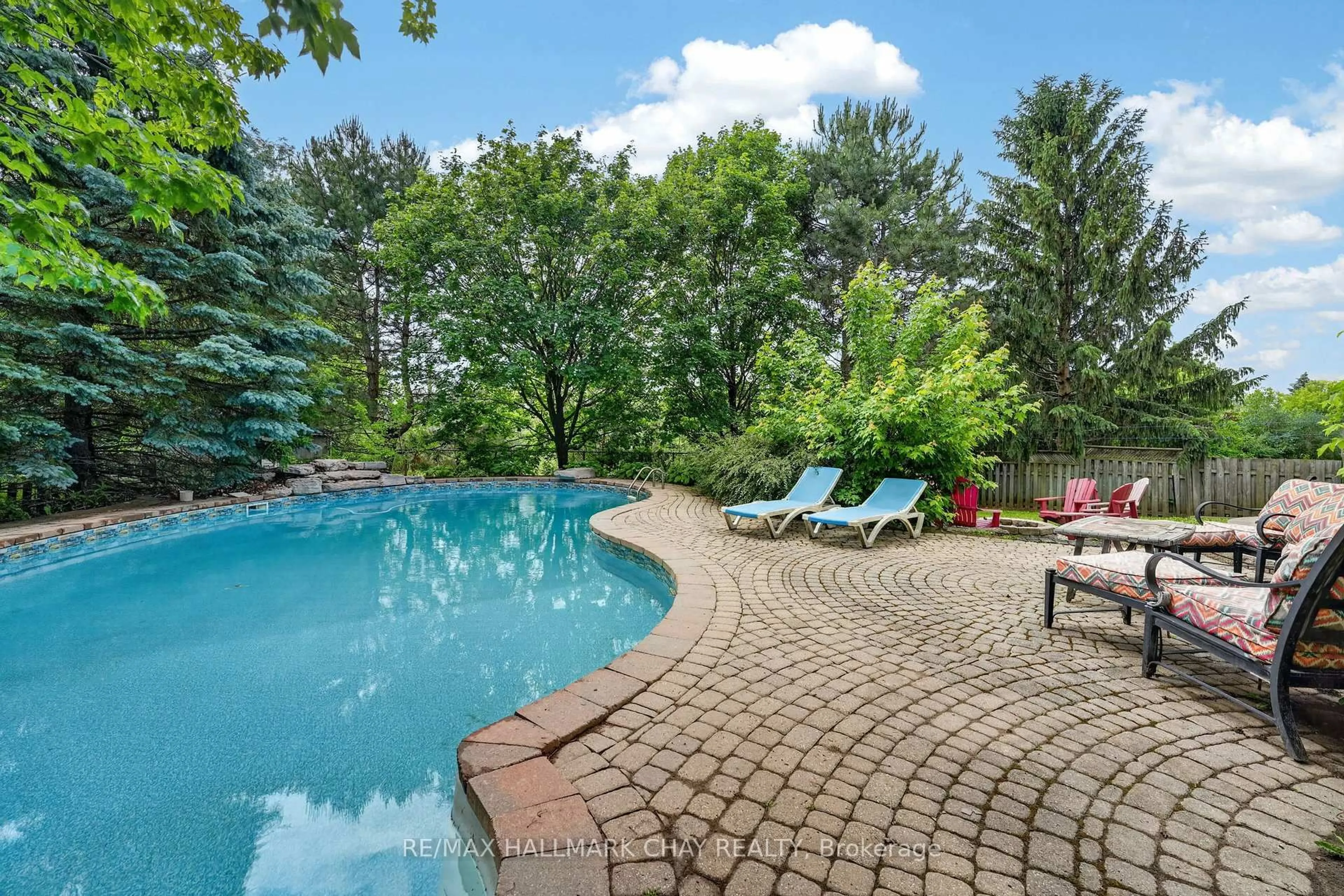 Pool for 19 Smith St, New Tecumseth Ontario L9R 1Z0