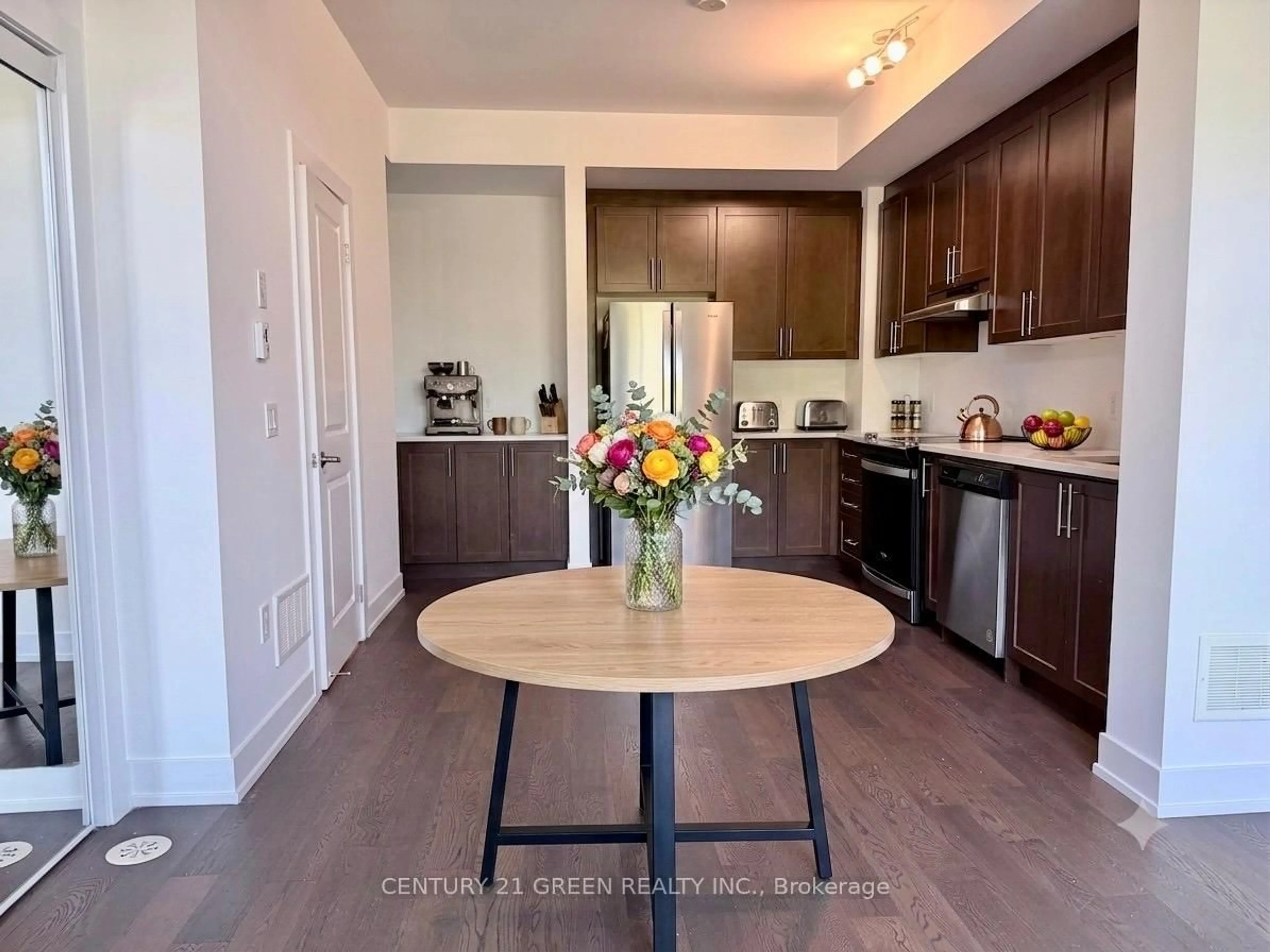 Open concept kitchen, wood/laminate floor for 9560 Islington Ave #L115, Vaughan Ontario L4H 4Z5