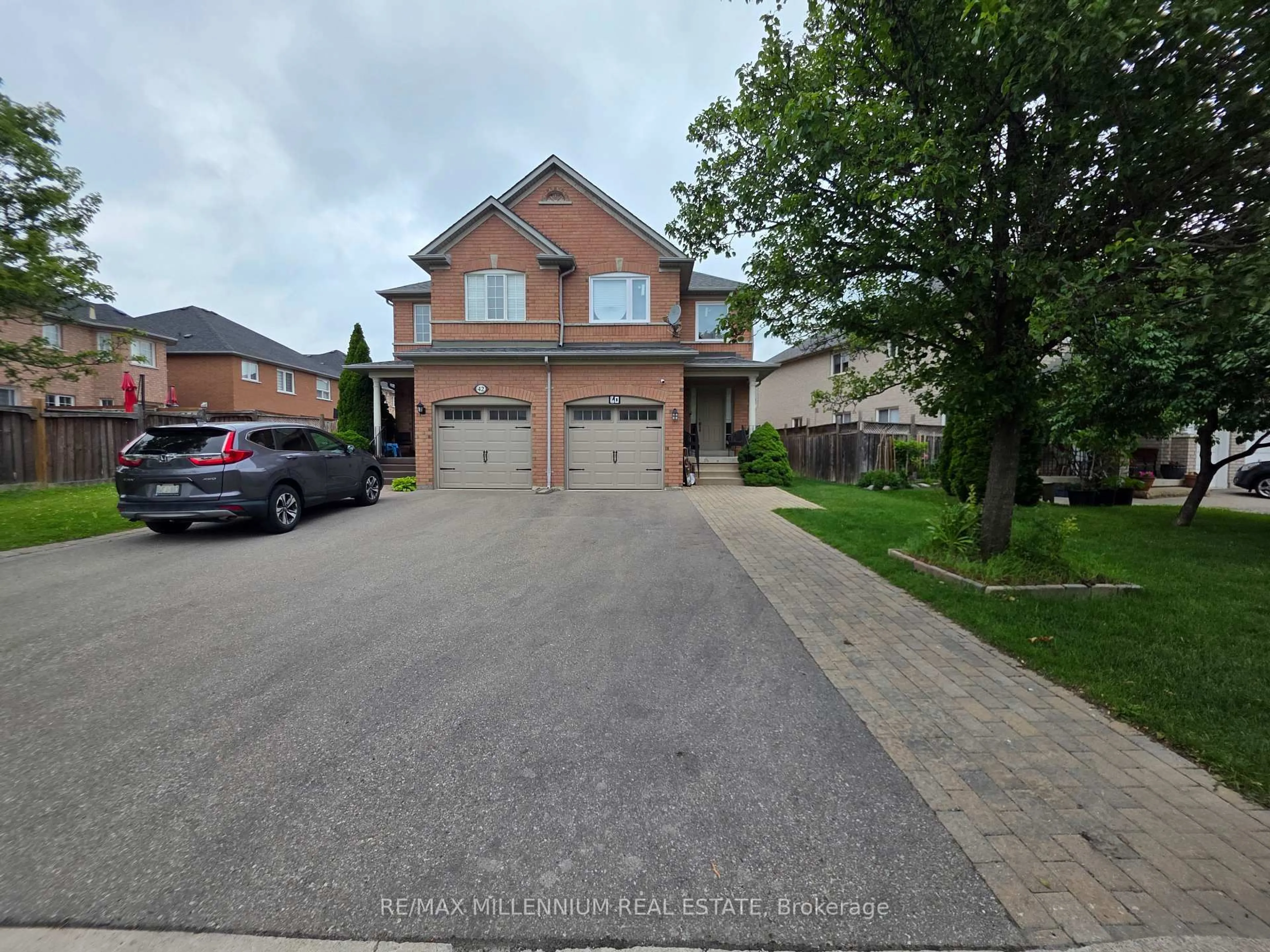 A pic from outside/outdoor area/front of a property/back of a property/a pic from drone, street for 40 Echo Ridge Cres, Vaughan Ontario L4H 2J9