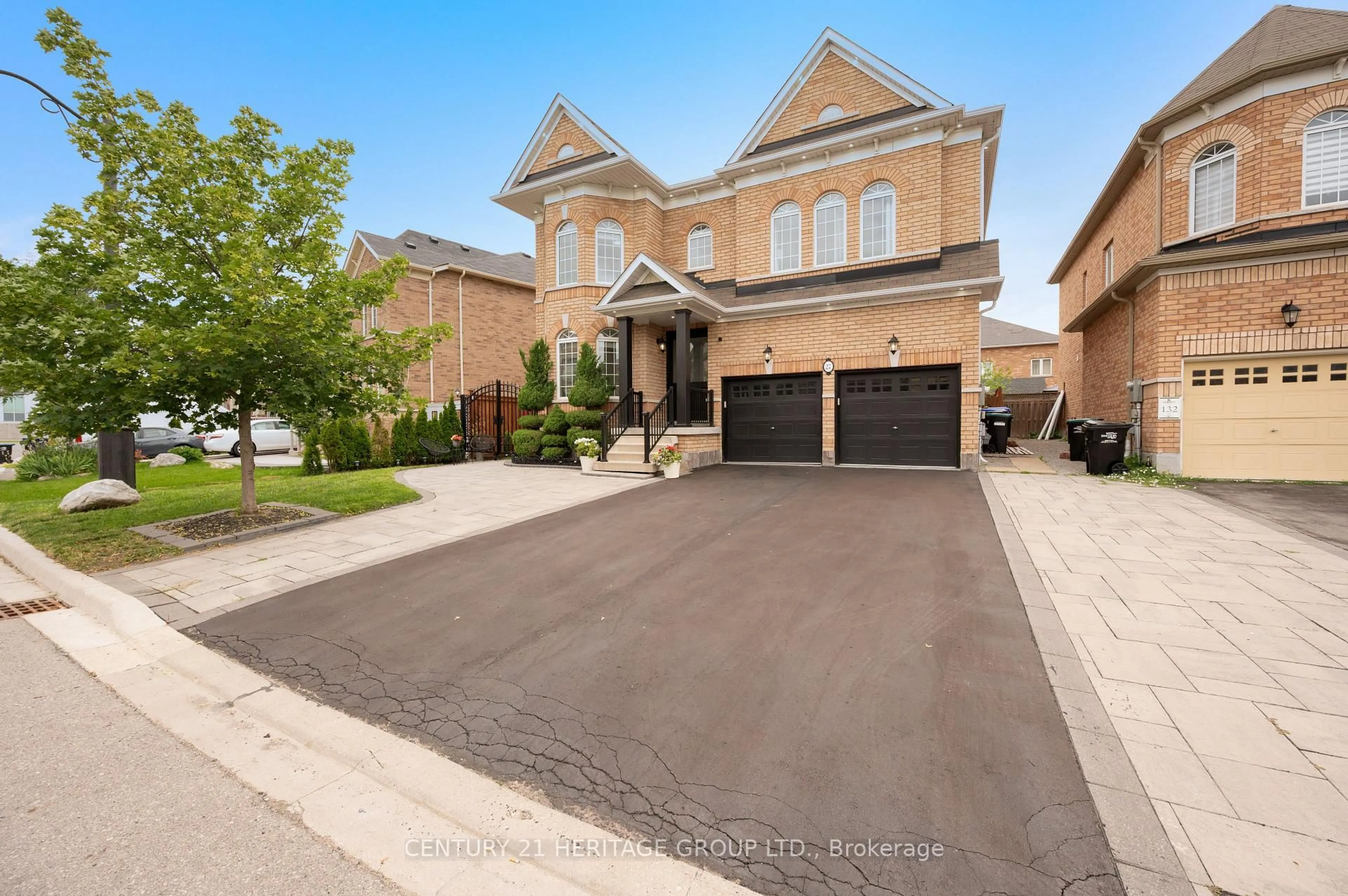Home with brick exterior material, street for 27 Leith Dr, Bradford West Gwillimbury Ontario L3Z 0G5