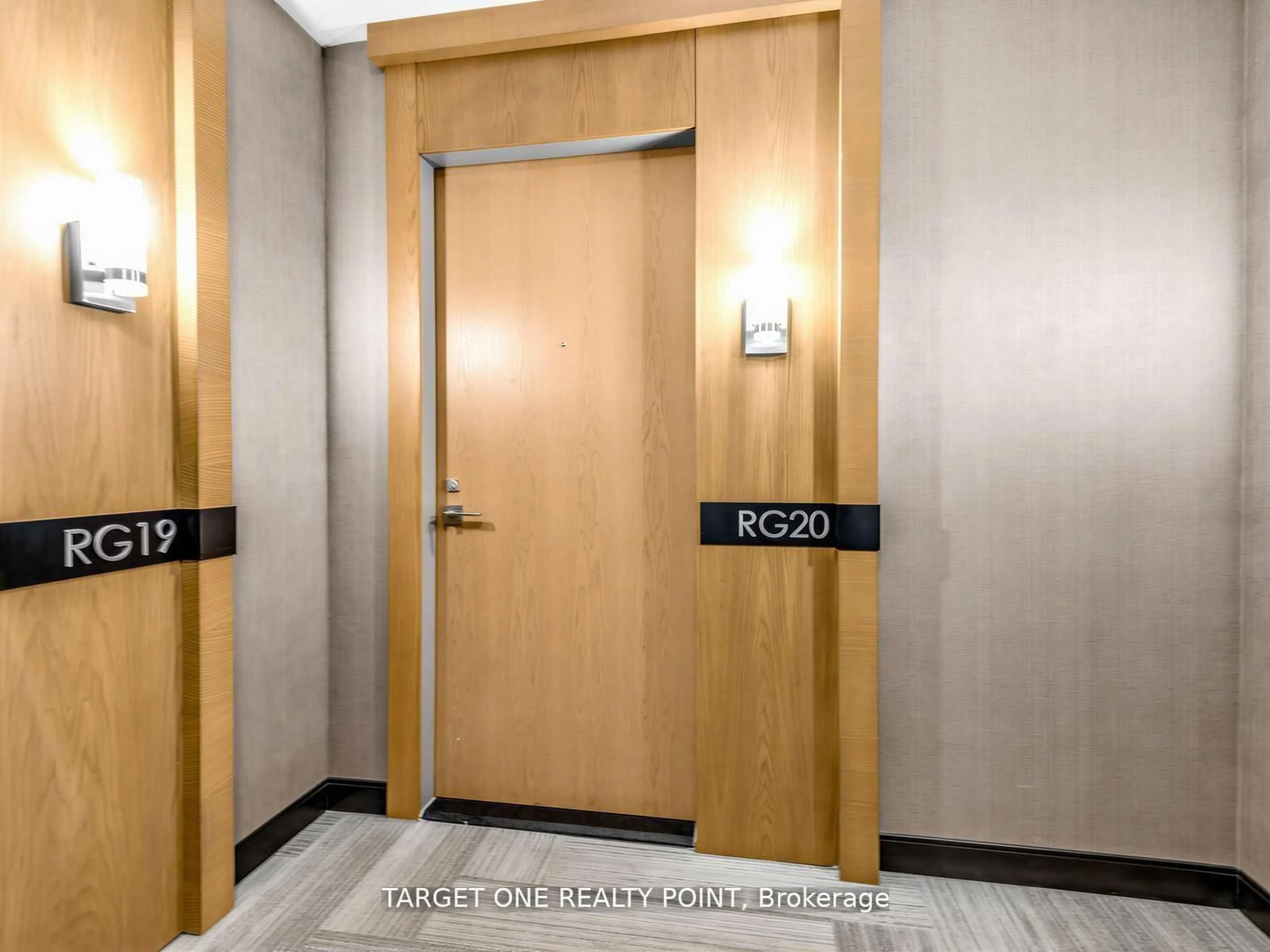 Indoor foyer for 28 Uptown Dr #Rg20, Markham Ontario L3R 5M8