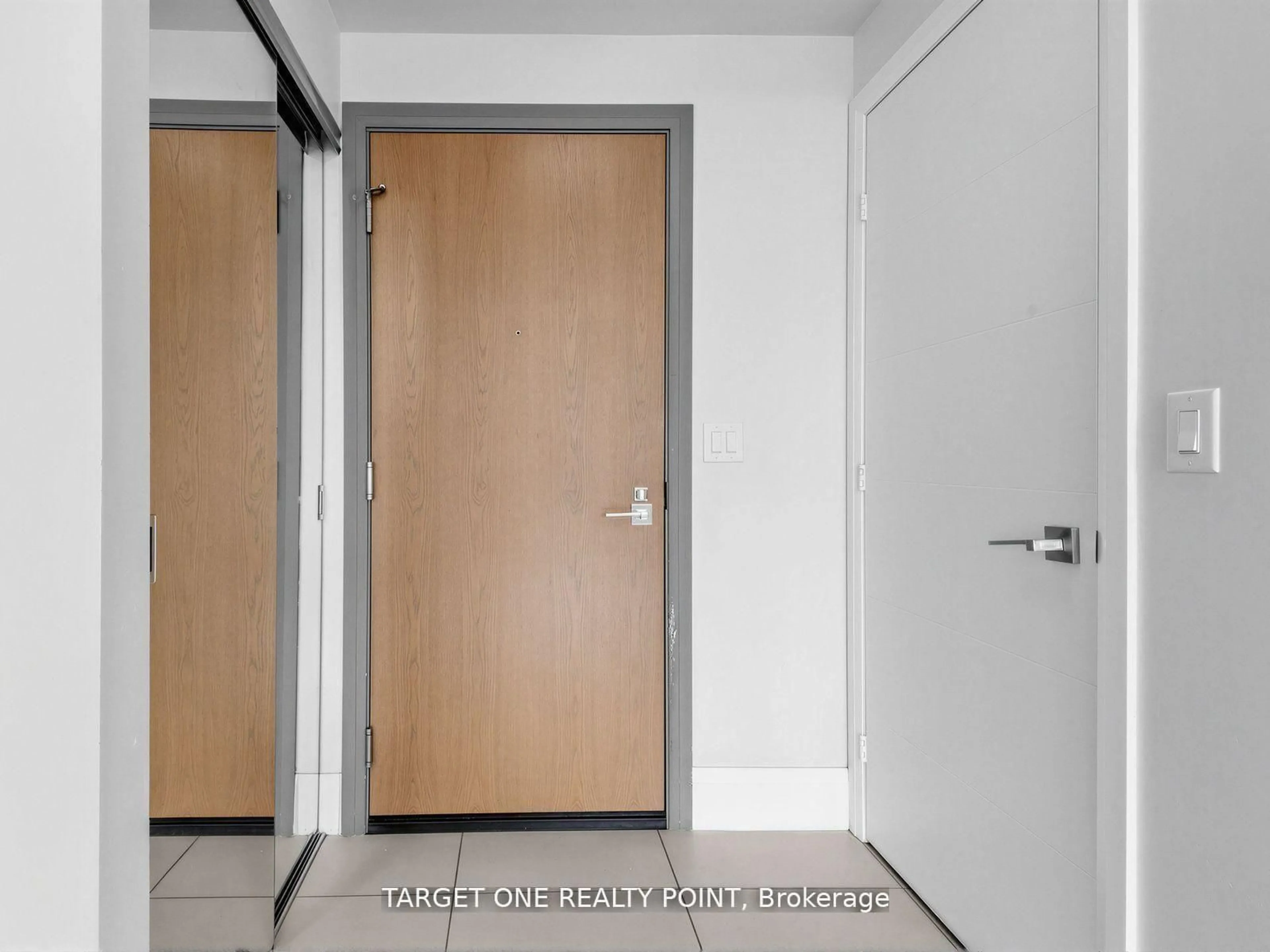 Indoor entryway for 28 Uptown Dr #Rg20, Markham Ontario L3R 5M8