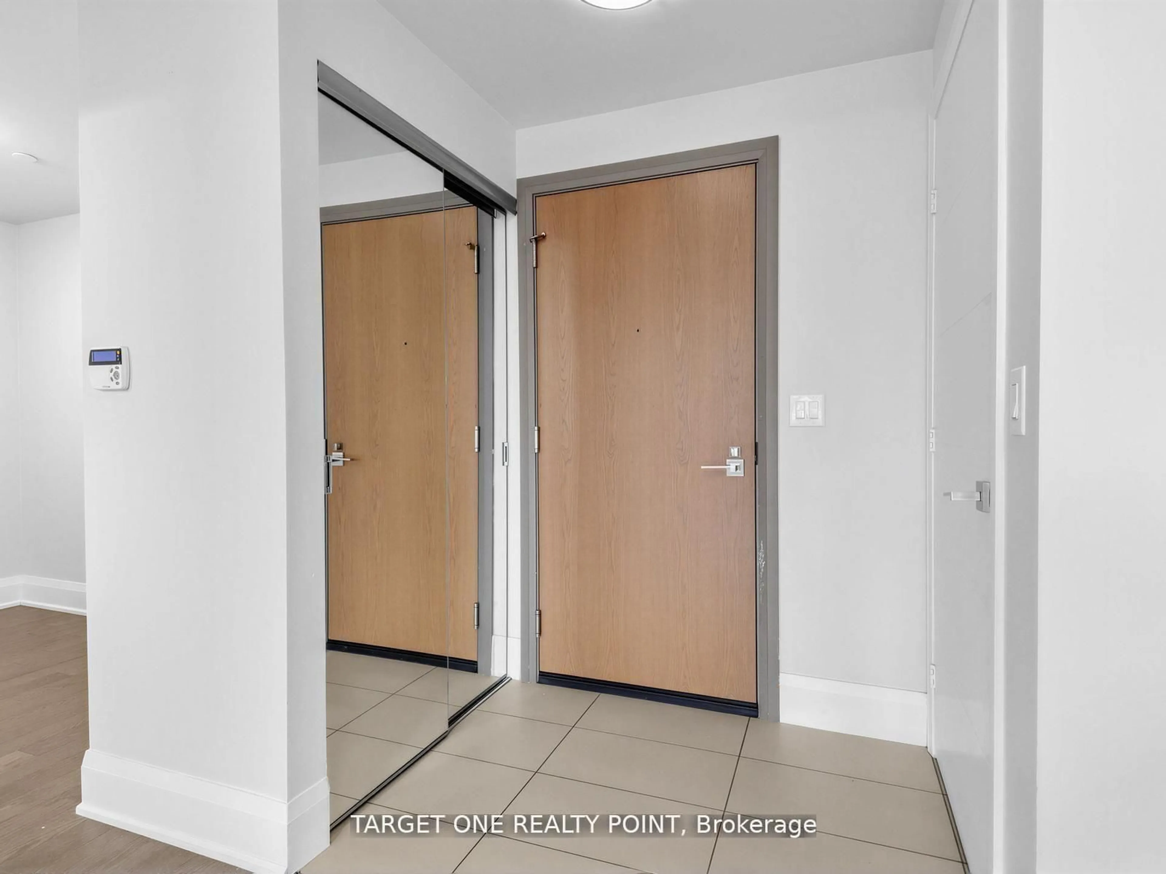 Indoor entryway for 28 Uptown Dr #Rg20, Markham Ontario L3R 5M8