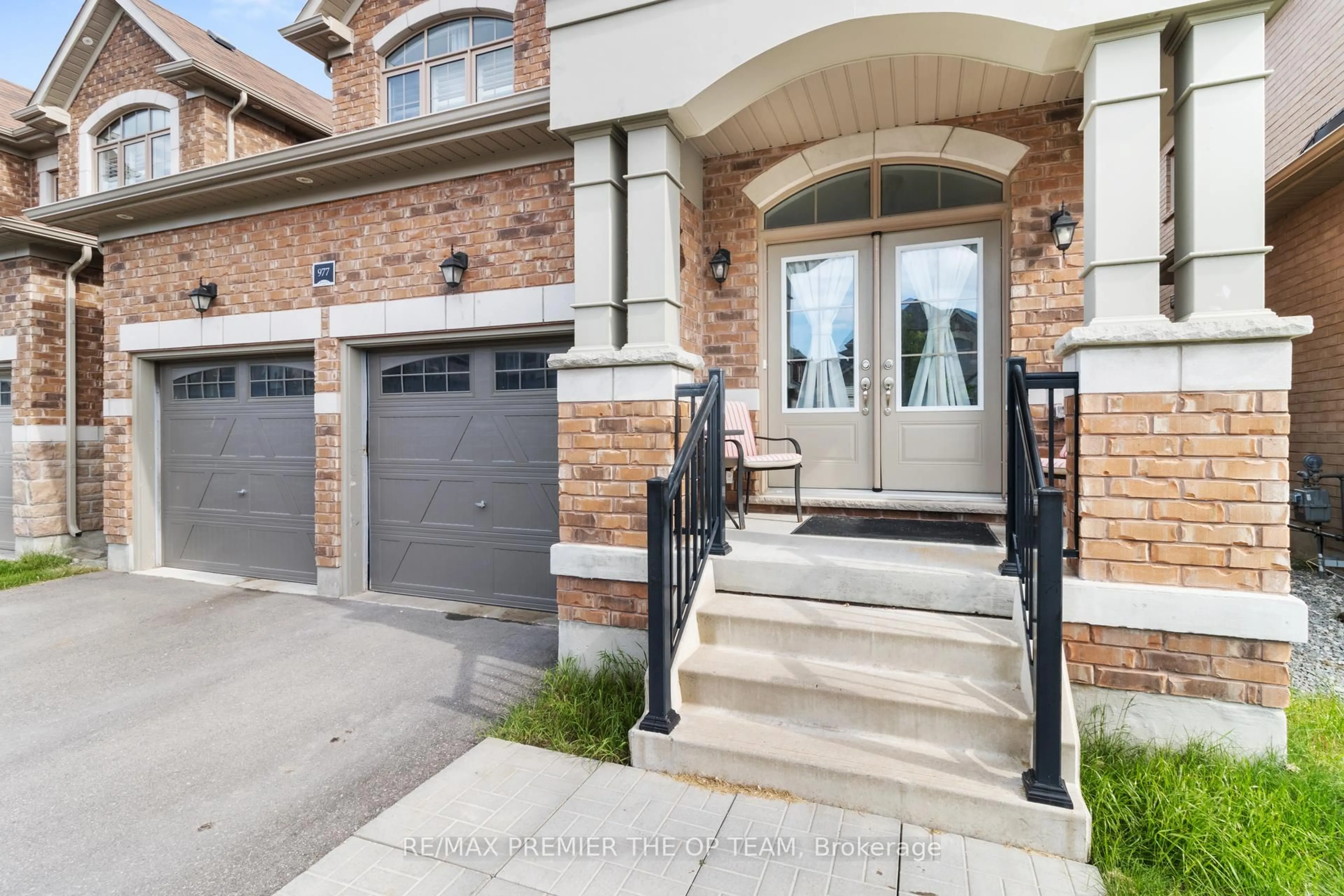 Home with brick exterior material, street for 977 Wickham Rd, Innisfil Ontario L9S 0N5