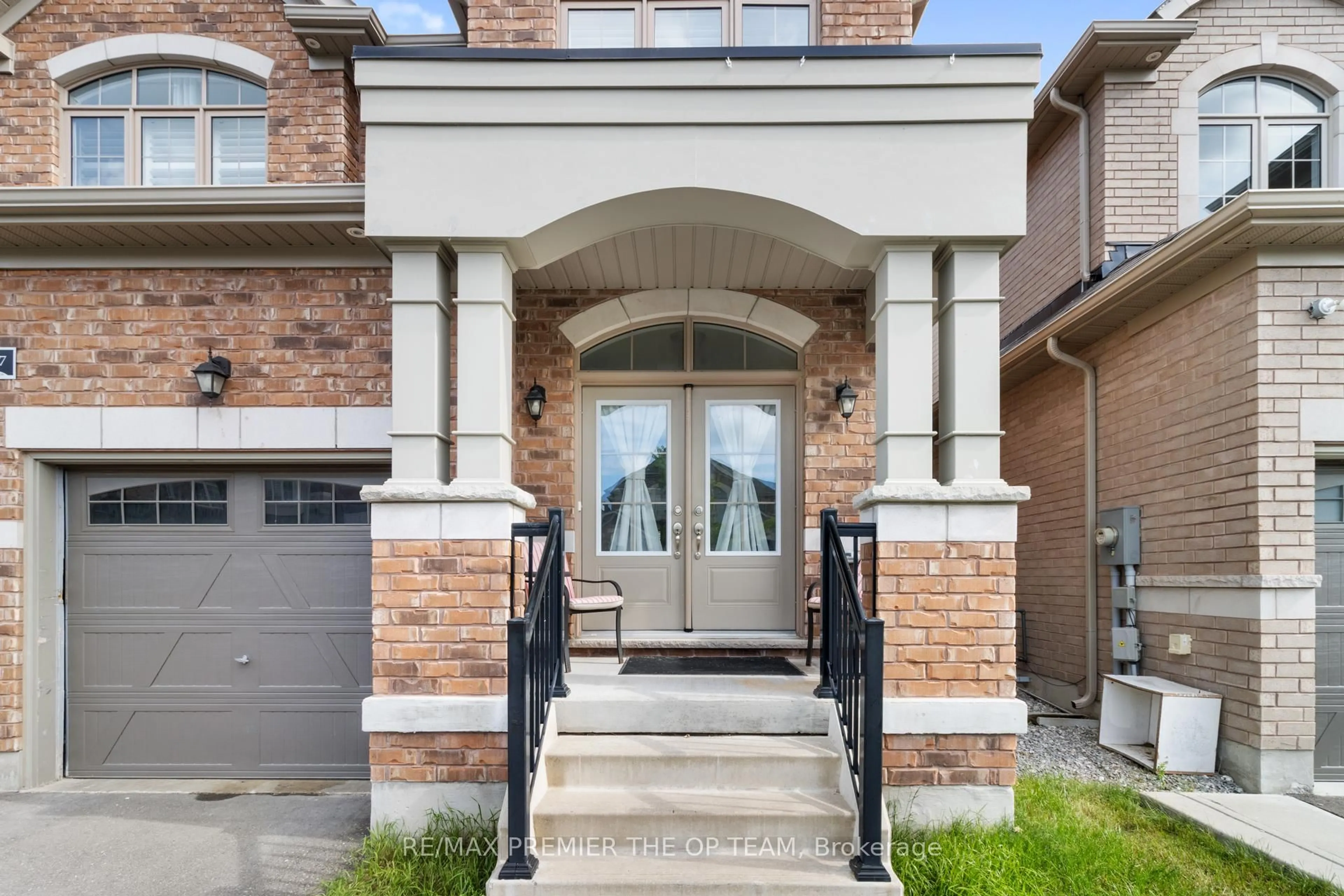 Home with brick exterior material, street for 977 Wickham Rd, Innisfil Ontario L9S 0N5