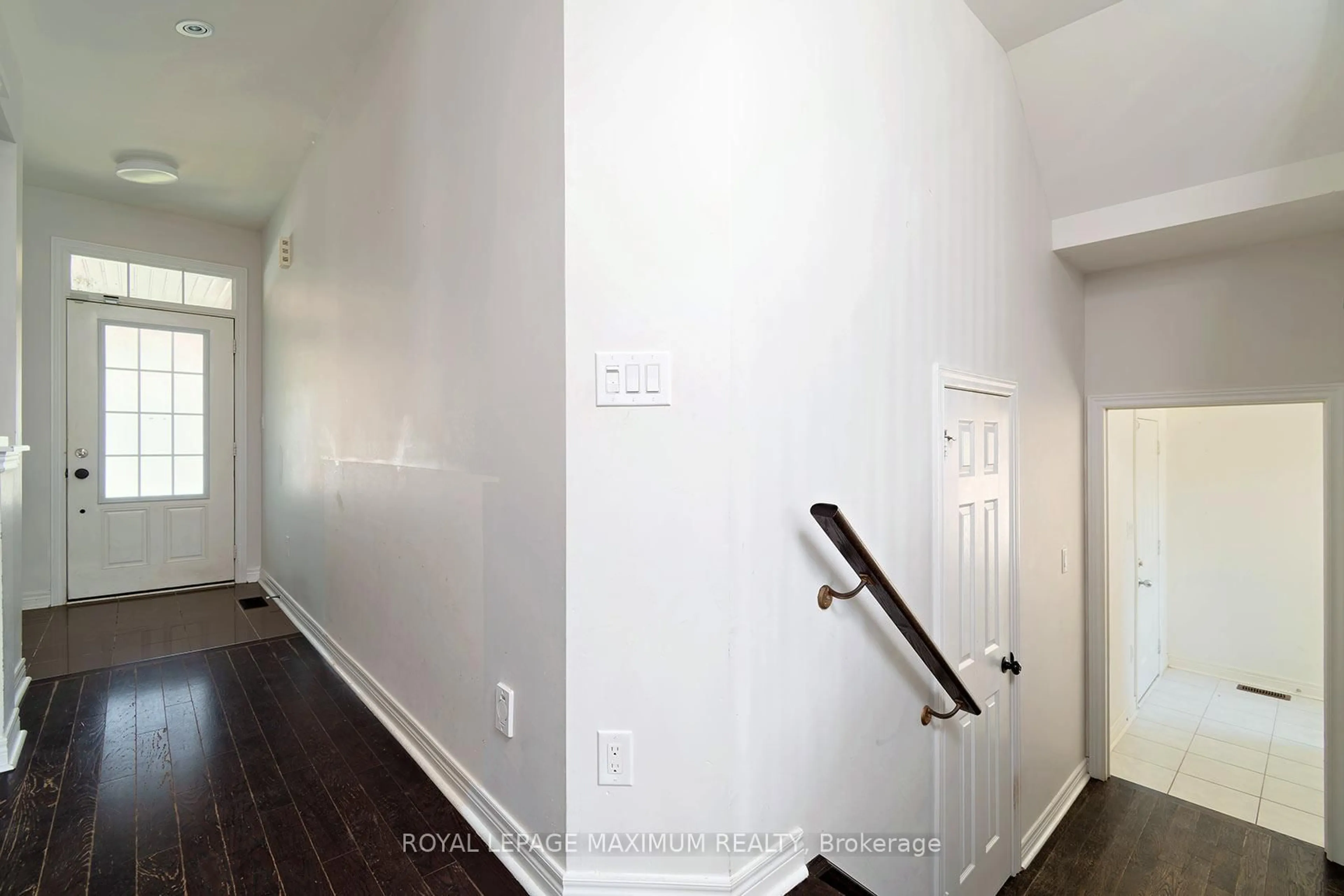 Indoor entryway for 59 Mooney St, Bradford West Gwillimbury Ontario L3Z 0K7