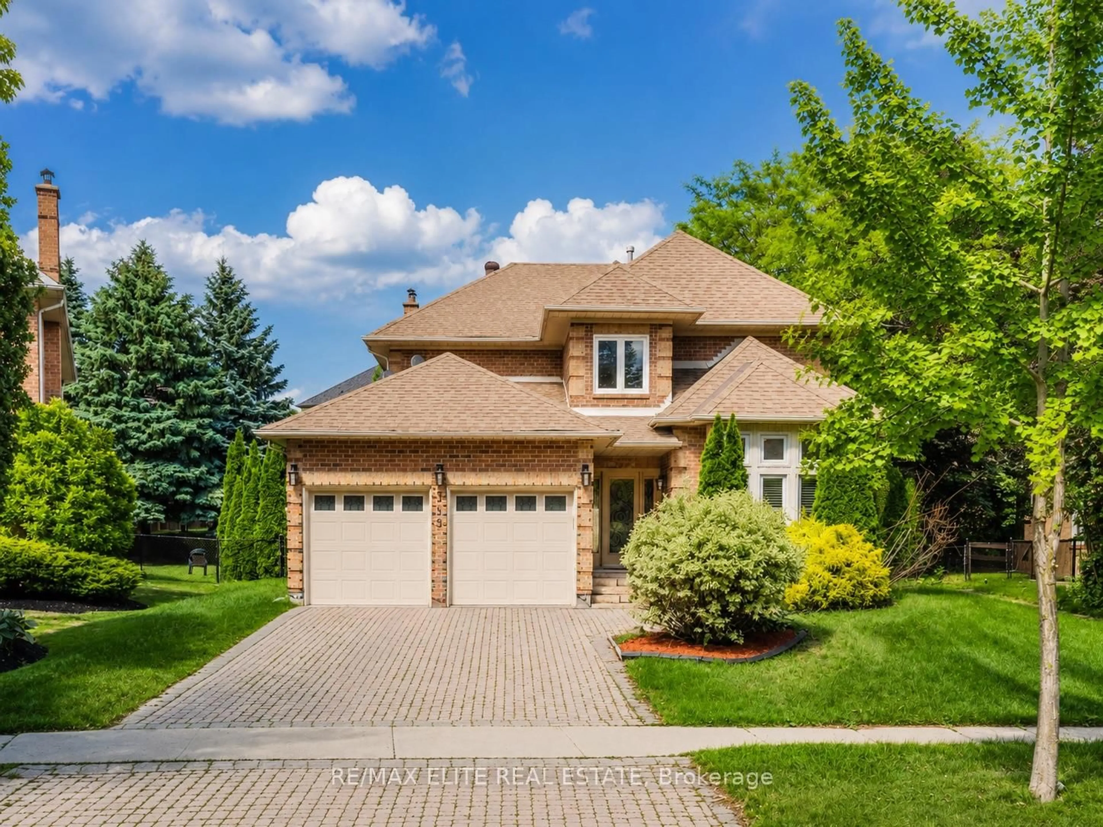 Home with brick exterior material, street for 359 Fairway Gdns, Newmarket Ontario L3X 1B4