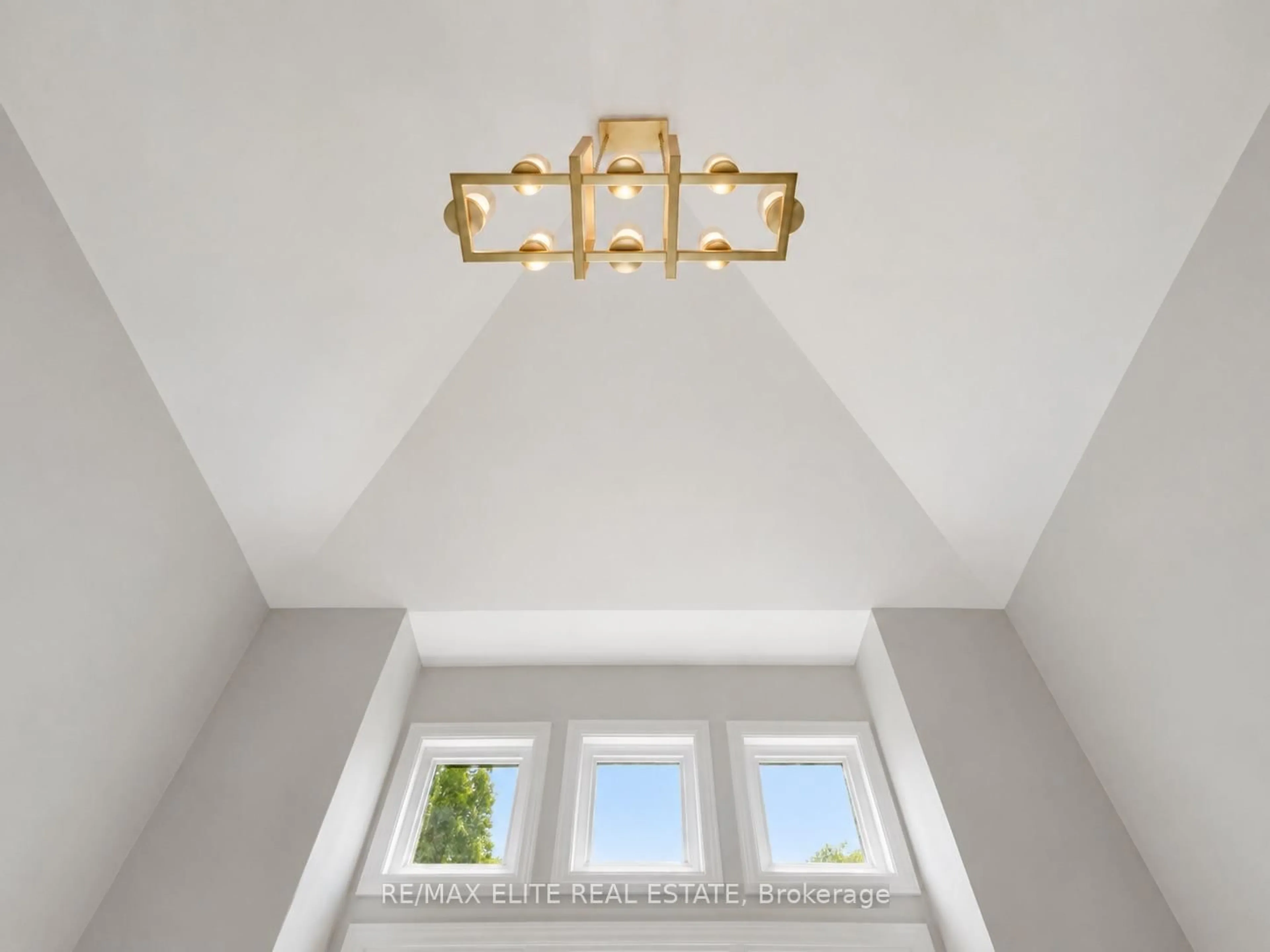 Unknown for 359 Fairway Gdns, Newmarket Ontario L3X 1B4