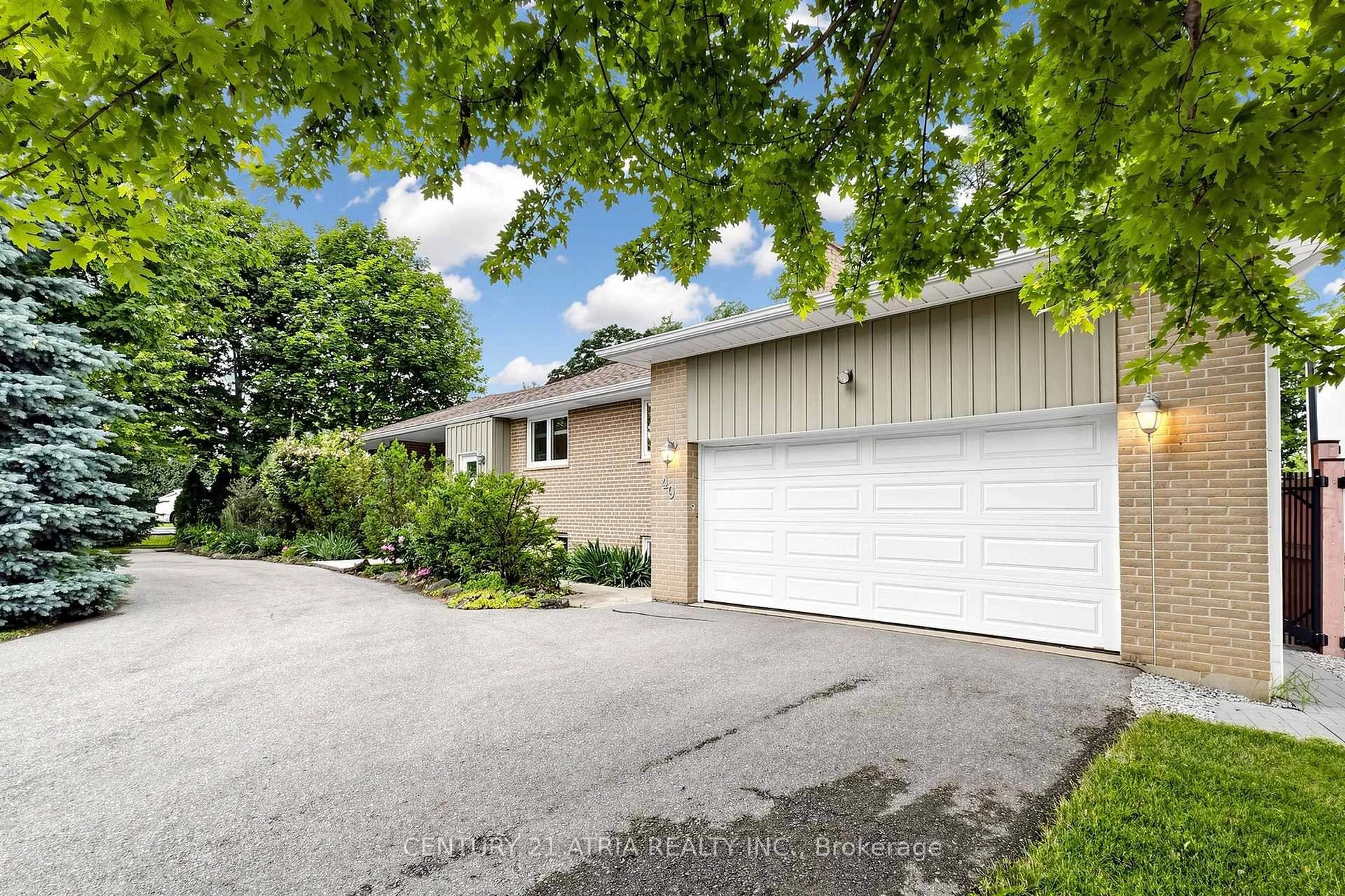 A pic from outside/outdoor area/front of a property/back of a property/a pic from drone, street for 49 Netherford Rd, Vaughan Ontario L6A 1C8