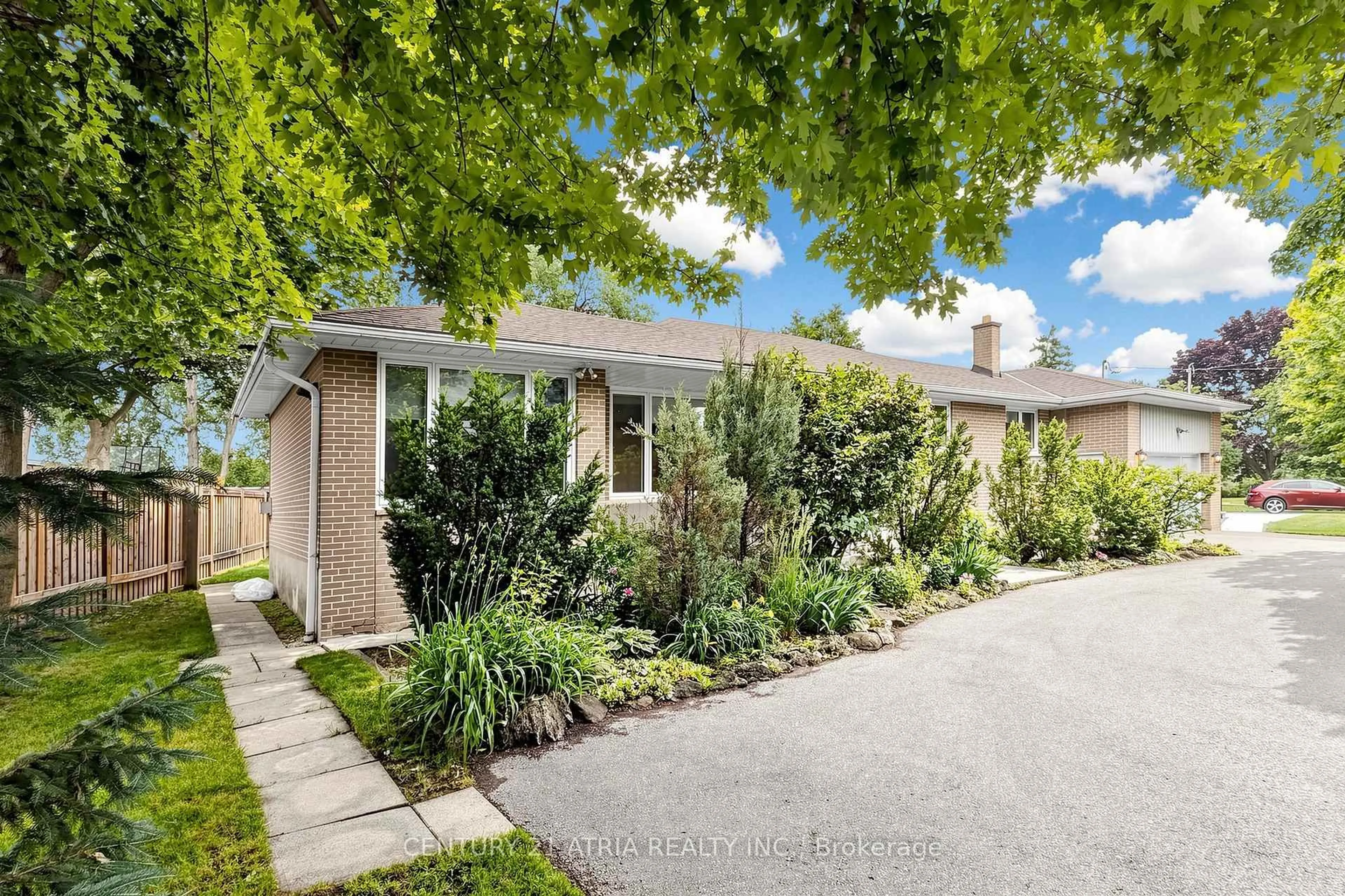 A pic from outside/outdoor area/front of a property/back of a property/a pic from drone, street for 49 Netherford Rd, Vaughan Ontario L6A 1C8