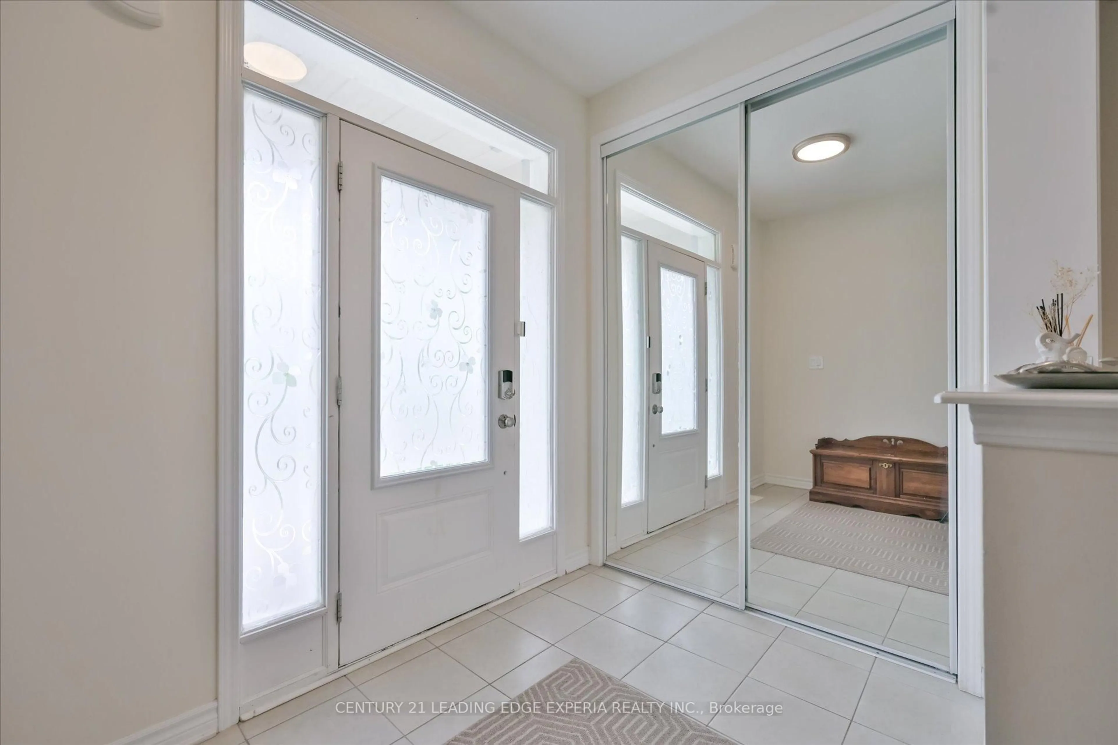 Indoor entryway for 209 Baber Cres, Aurora Ontario L4G 0Y6