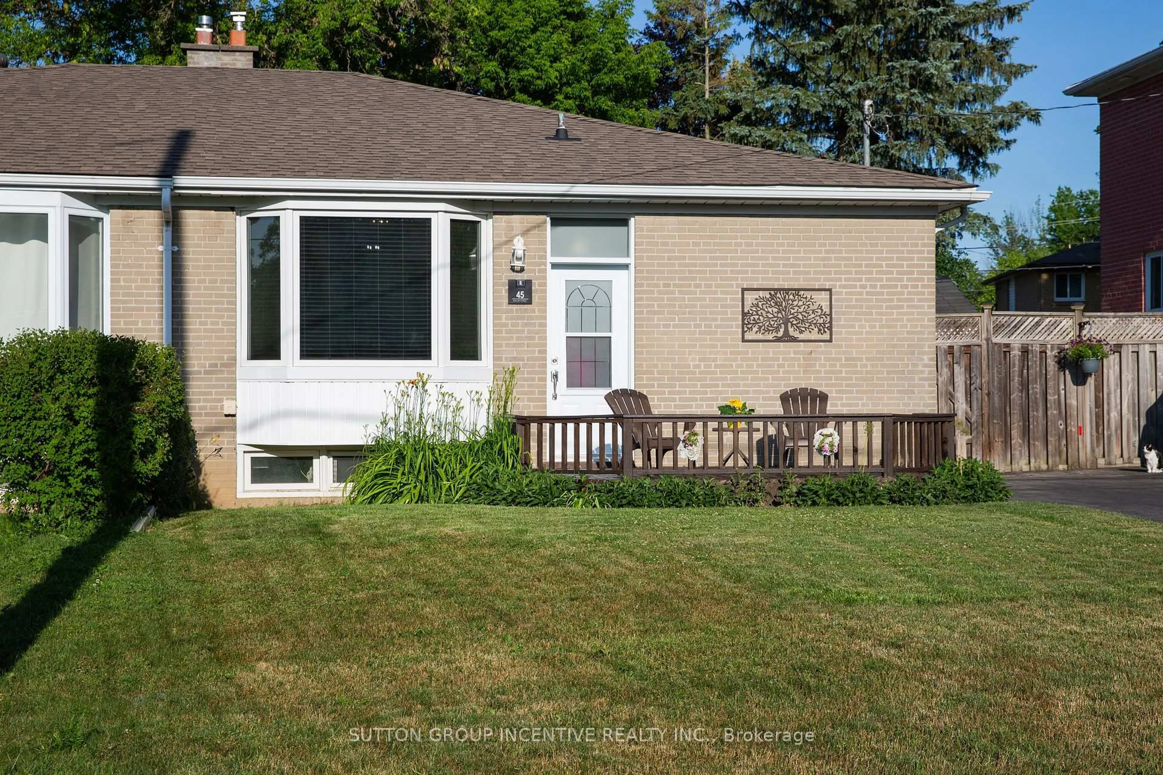 Home with vinyl exterior material, street for 45 Bailey Cres, Aurora Ontario L4G 2B2