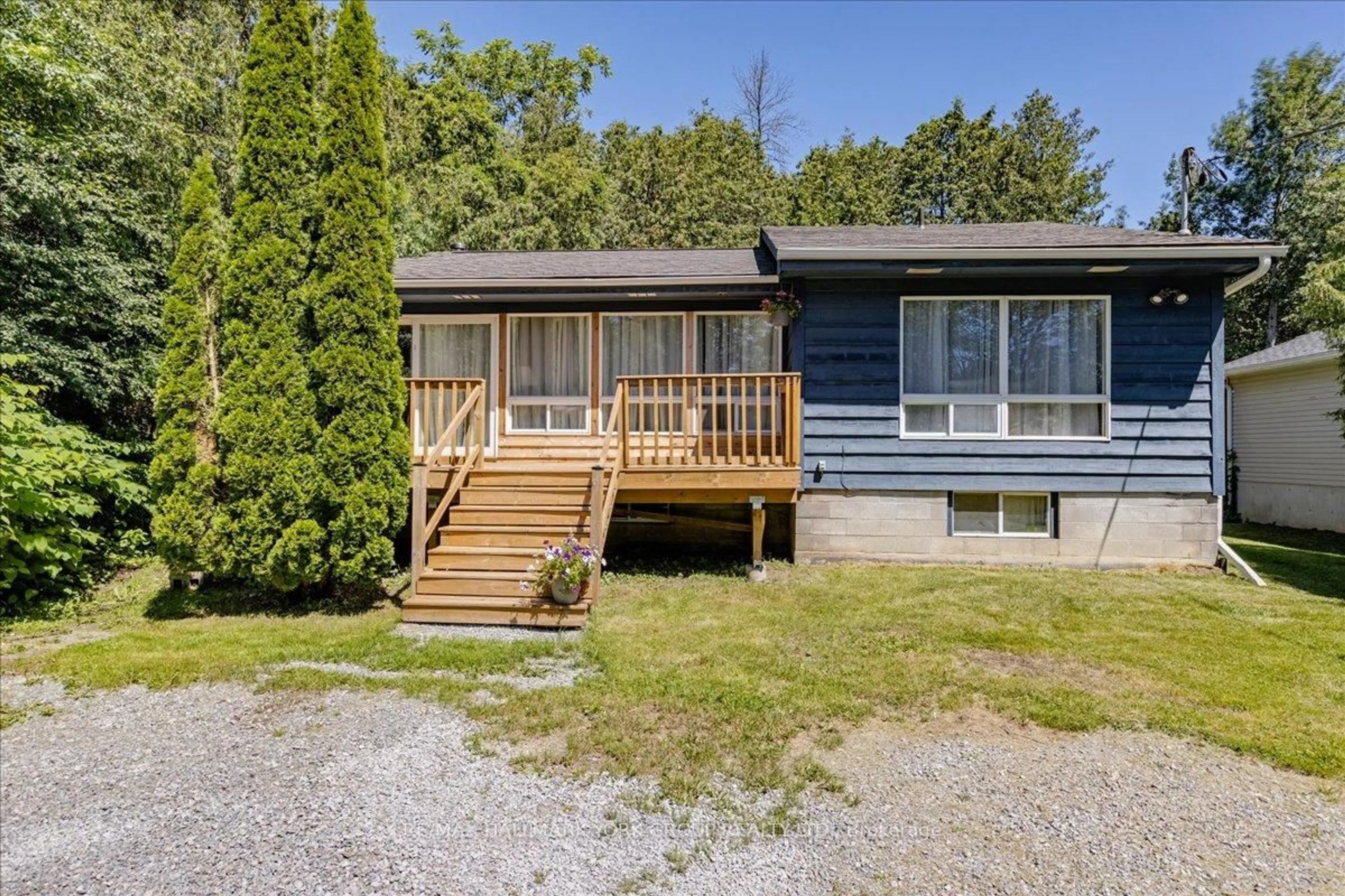 A pic from outside/outdoor area/front of a property/back of a property/a pic from drone, unknown for 56 Sandra Dr, Georgina Ontario L0E 1R0