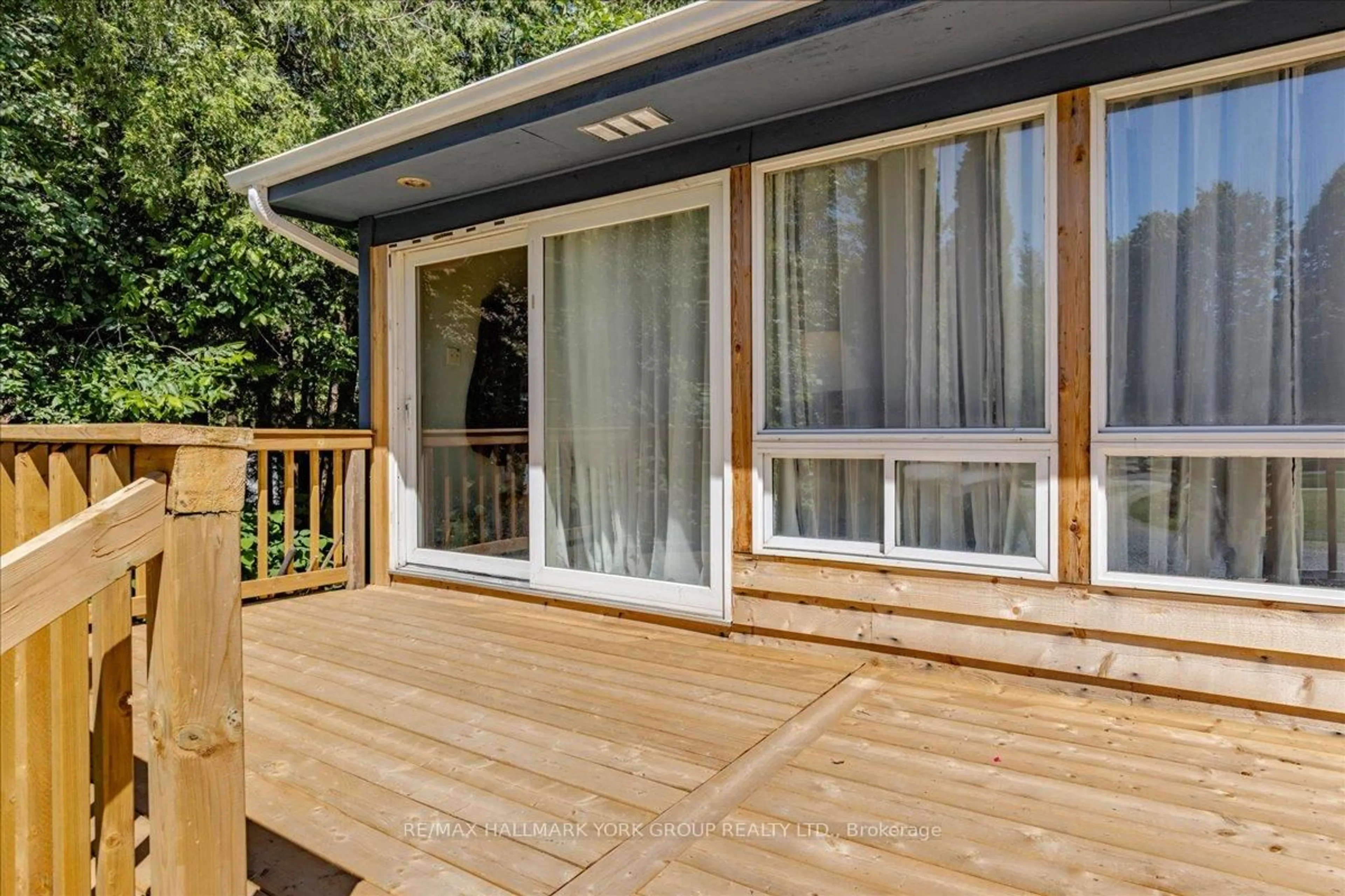 Patio, unknown for 56 Sandra Dr, Georgina Ontario L0E 1R0