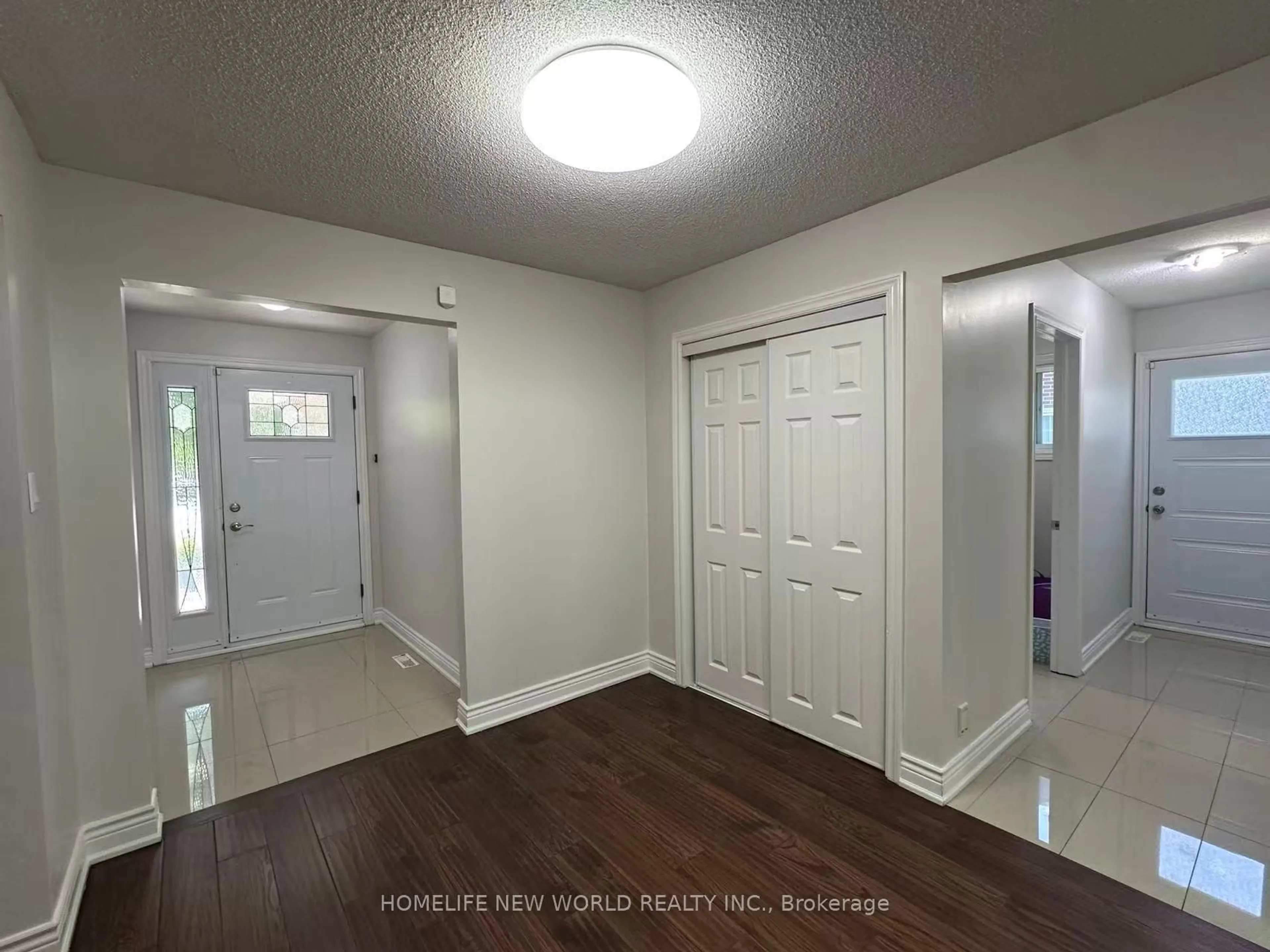 Indoor entryway for 10 Epping Crt, Markham Ontario L3R 3H1
