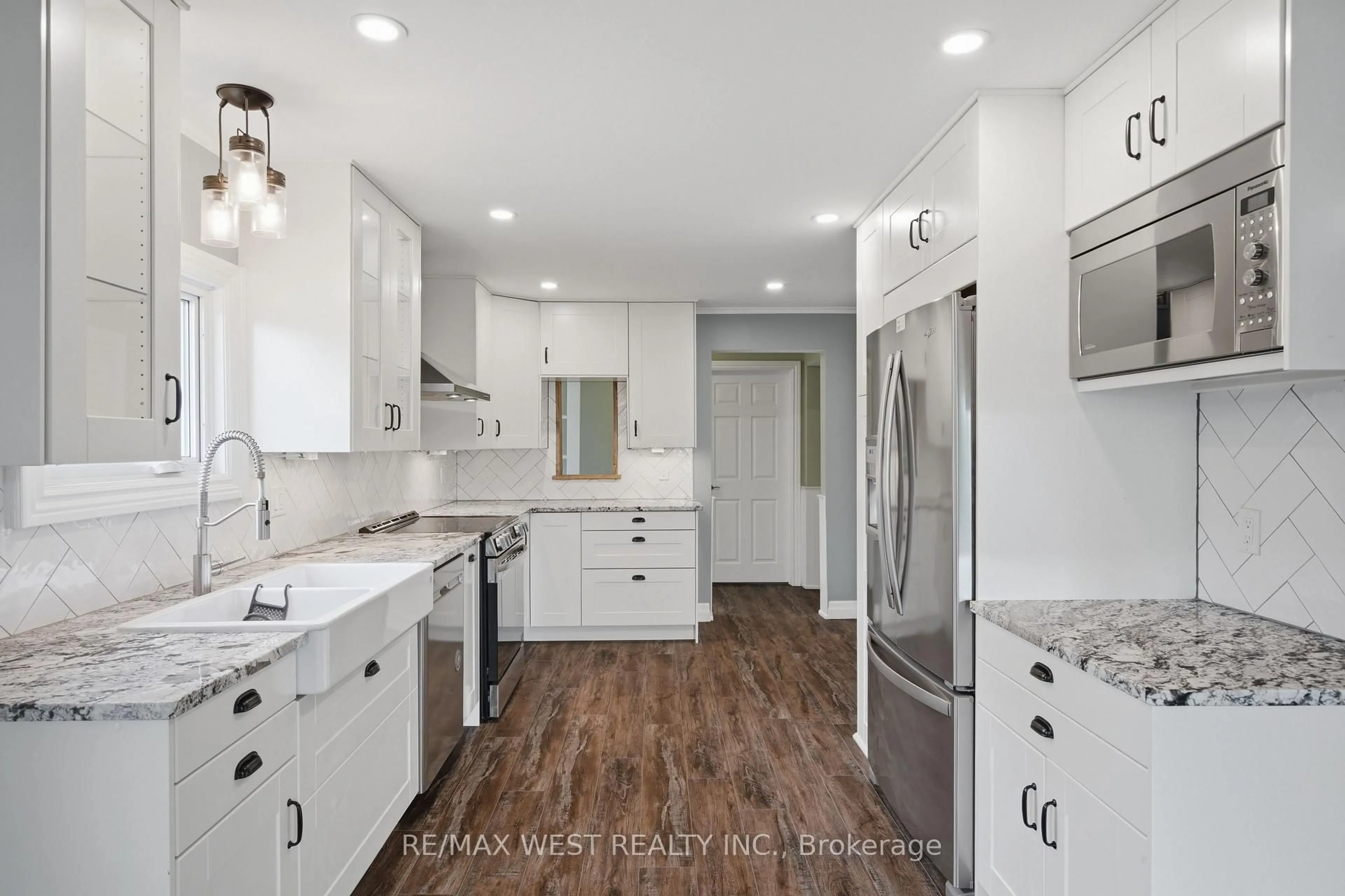 Open concept kitchen, unknown for 12 Station Rd, Georgina Ontario L0E 1N0
