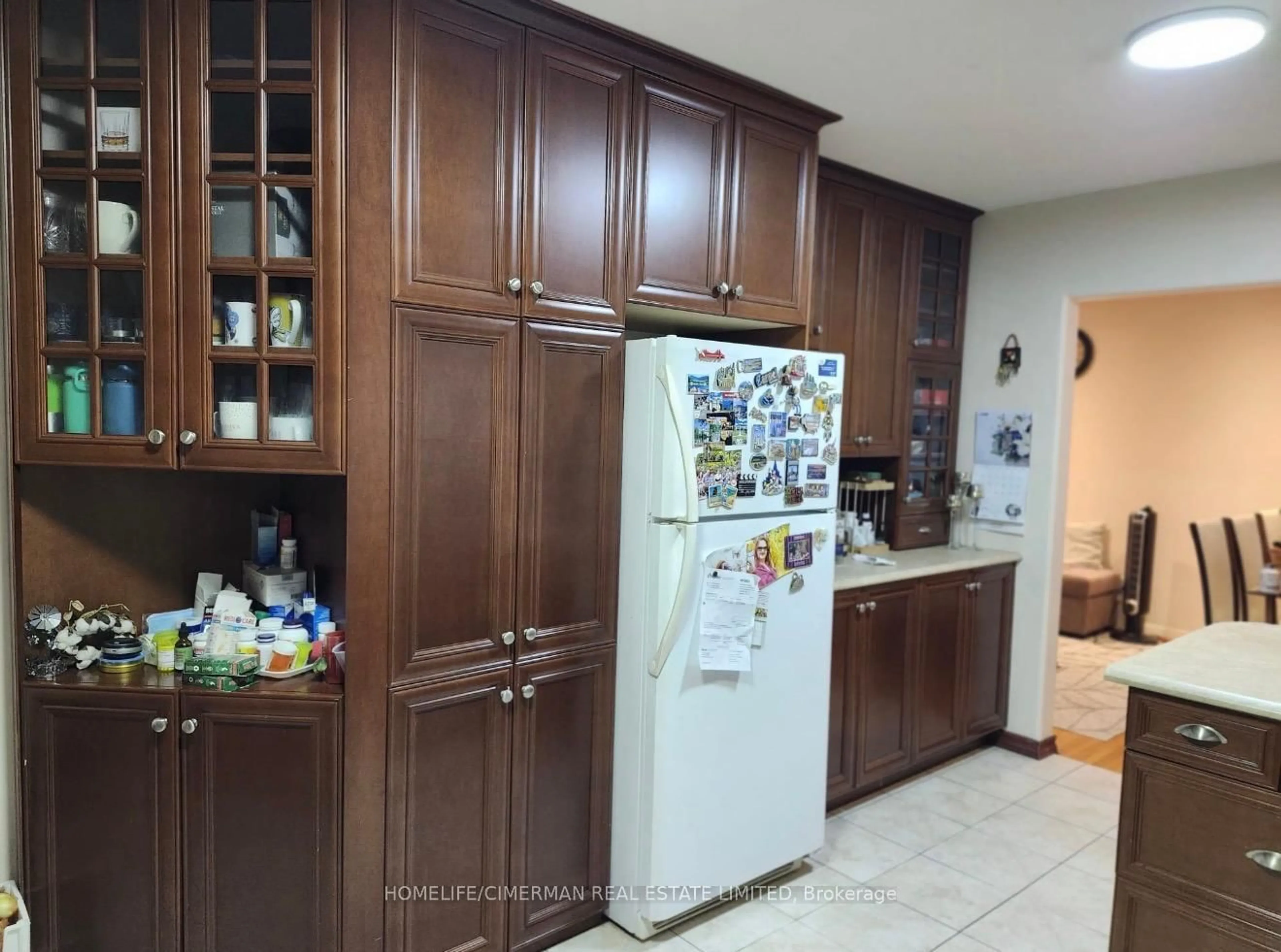 Standard kitchen, unknown for 92 Bond Cres, Richmond Hill Ontario L4E 3K7