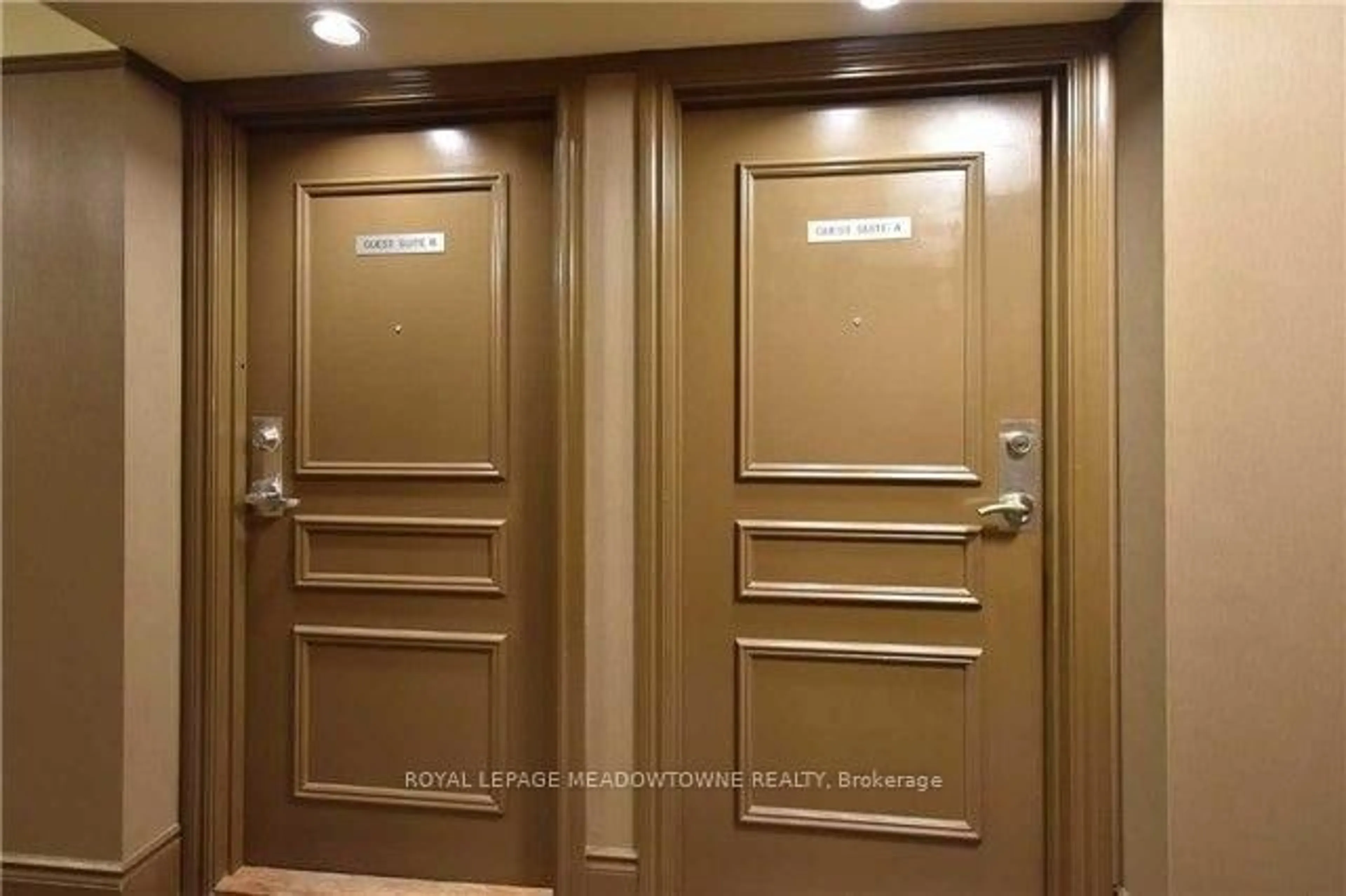 Indoor foyer for 8026 Kipling Ave #101, Vaughan Ontario L4L 2A1