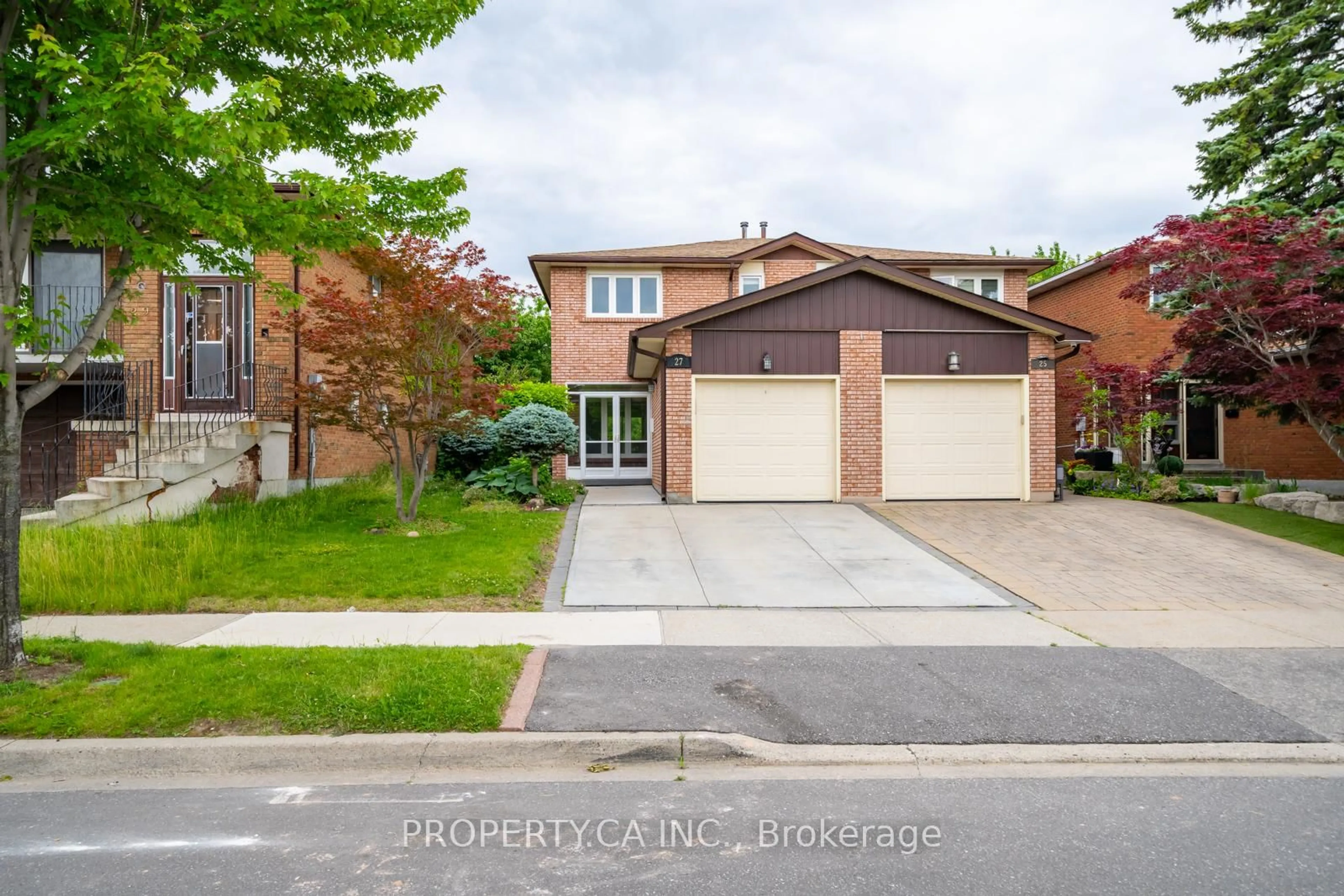 Home with brick exterior material, street for 27 Boyne Highlands Crt, Vaughan Ontario L4K 1K4