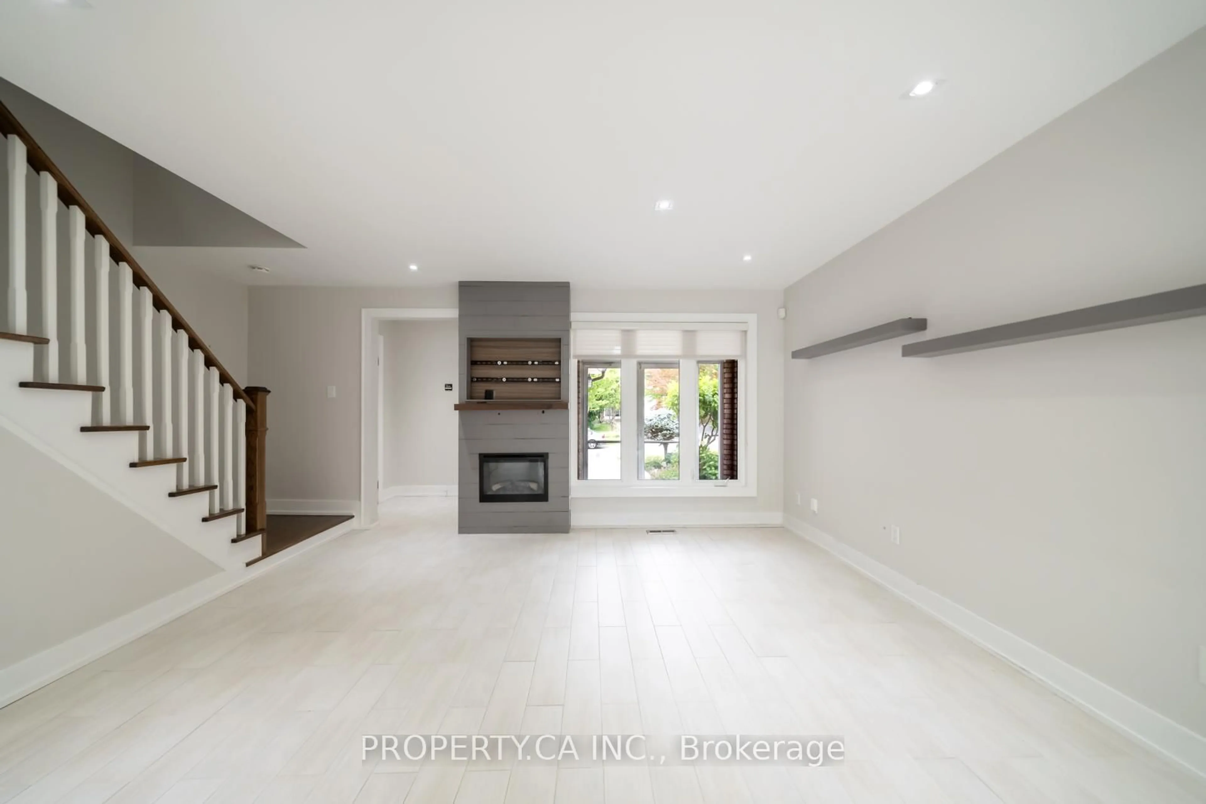 Unknown for 27 Boyne Highlands Crt, Vaughan Ontario L4K 1K4