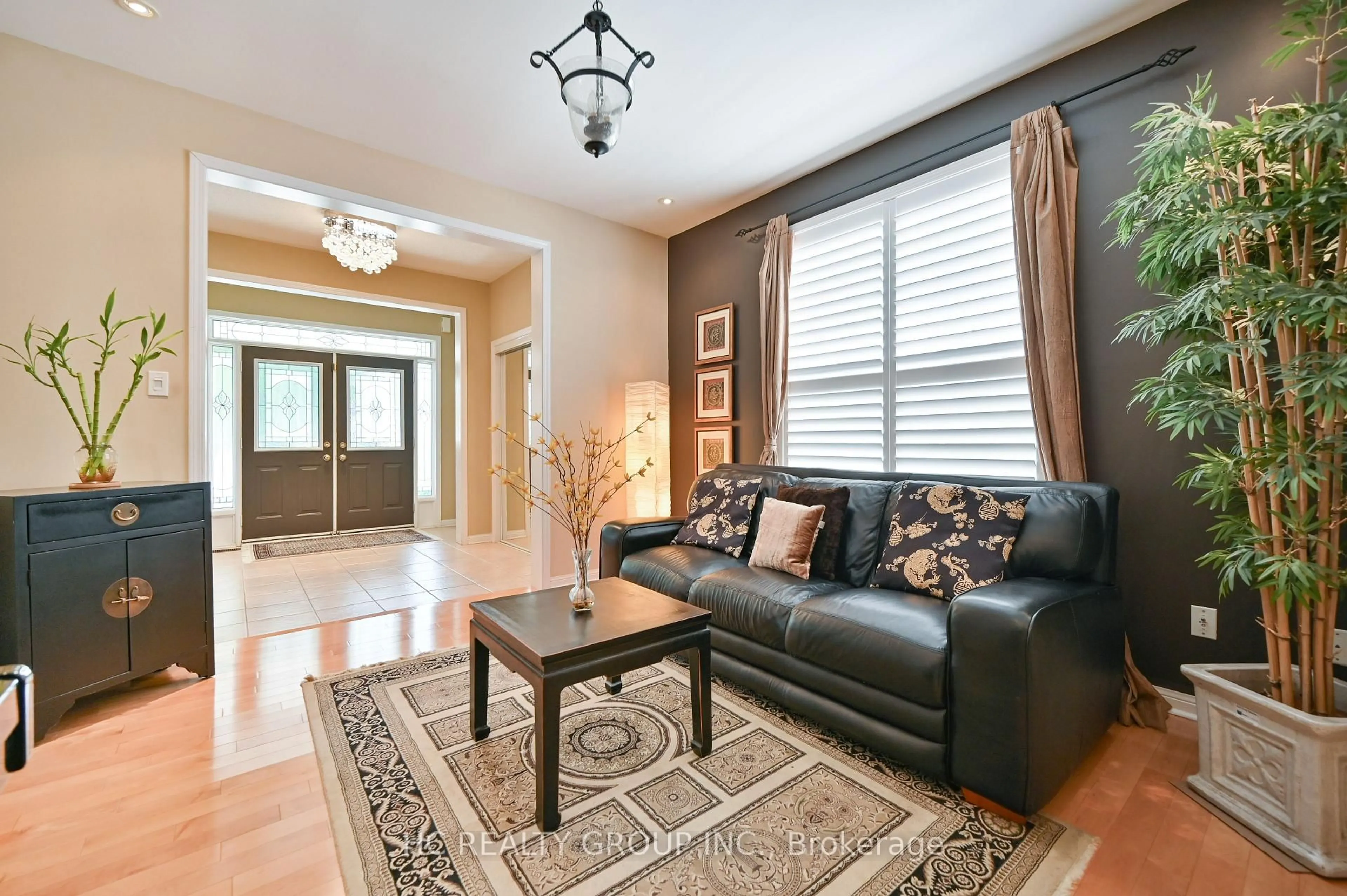 Living room with furniture, unknown for 17 Landsdown Cres, Markham Ontario L6E 1N5