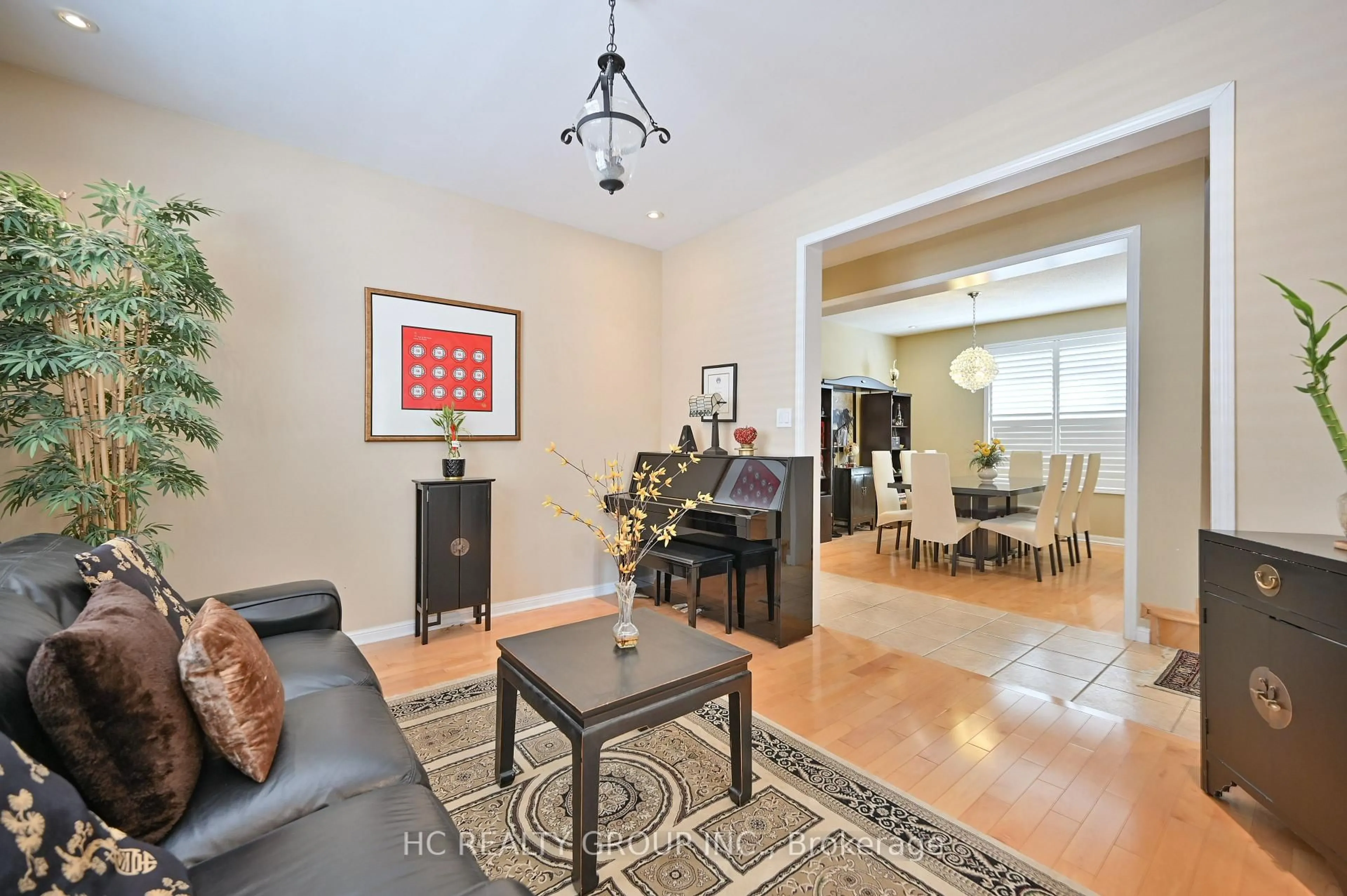 Living room with furniture, unknown for 17 Landsdown Cres, Markham Ontario L6E 1N5