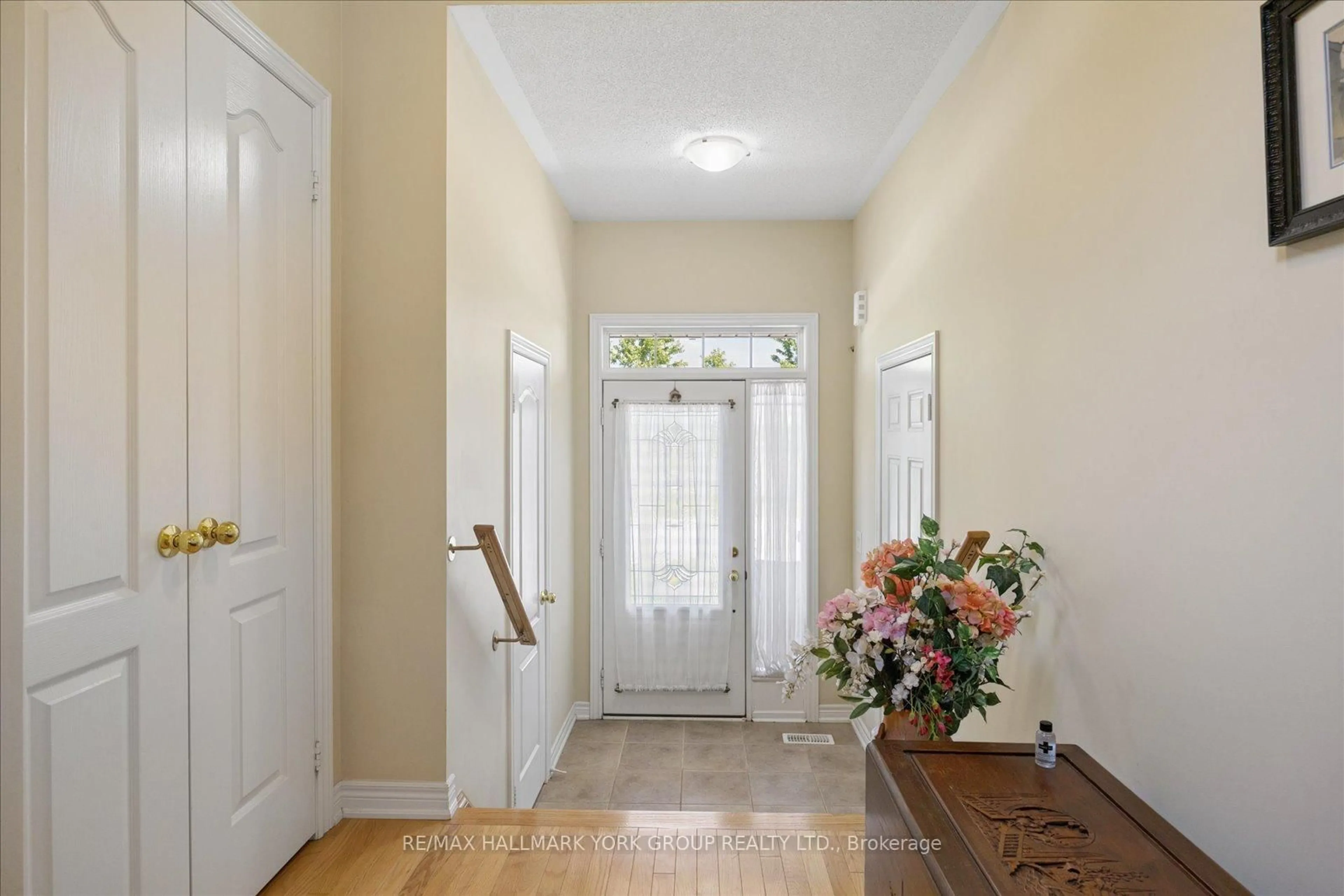 Indoor entryway for 87 Courtland Cres, East Gwillimbury Ontario L9N 0B1