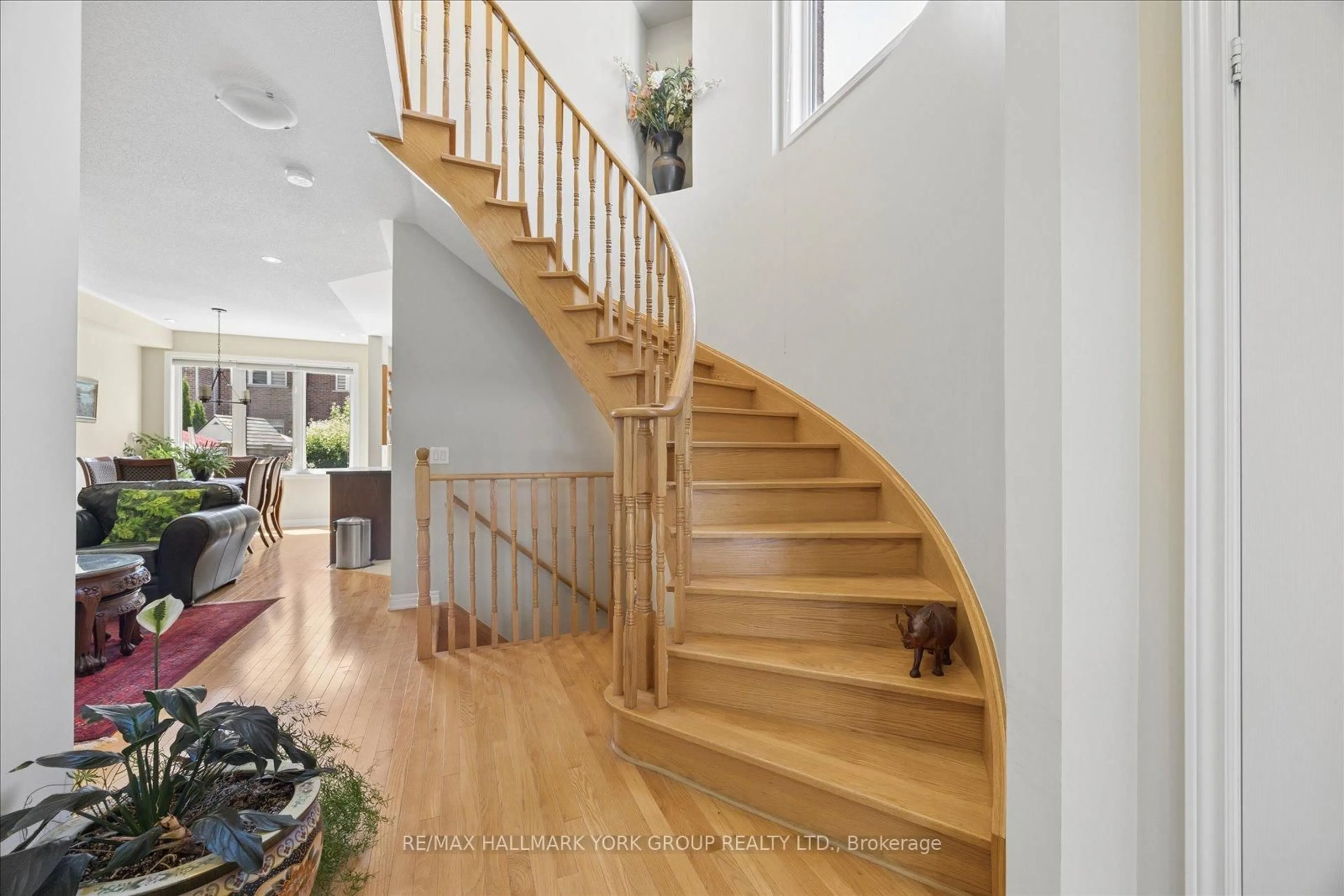 Stairs for 87 Courtland Cres, East Gwillimbury Ontario L9N 0B1