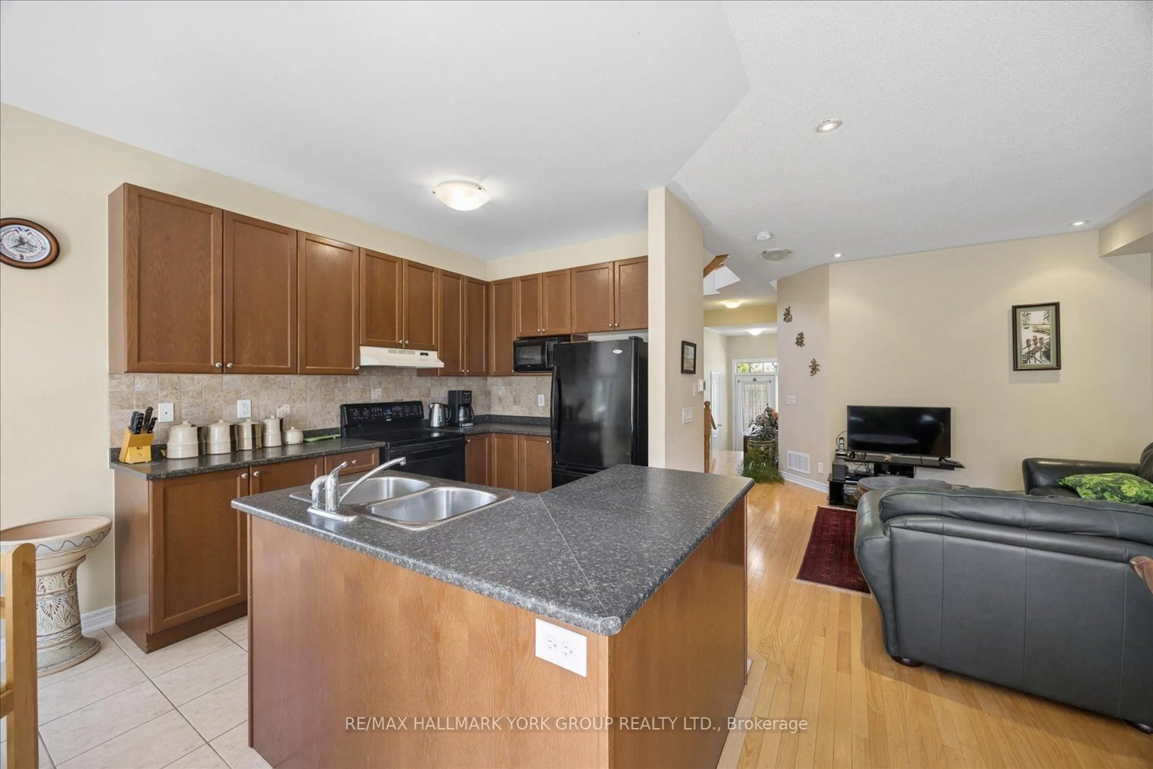 Standard kitchen, unknown for 87 Courtland Cres, East Gwillimbury Ontario L9N 0B1