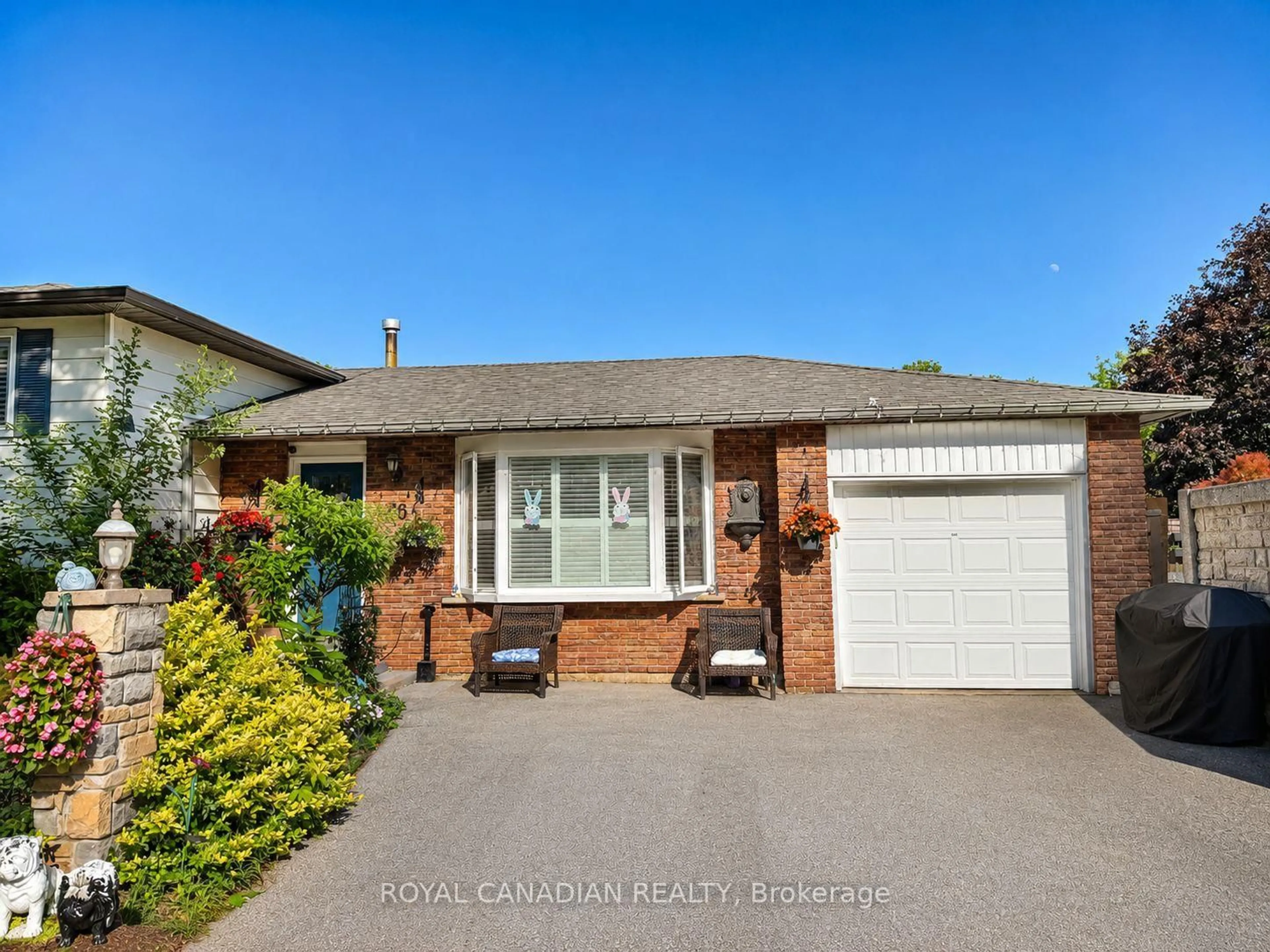 Home with brick exterior material, street for 36 Maplegrove Ave, Bradford West Gwillimbury Ontario L3Z 1S1