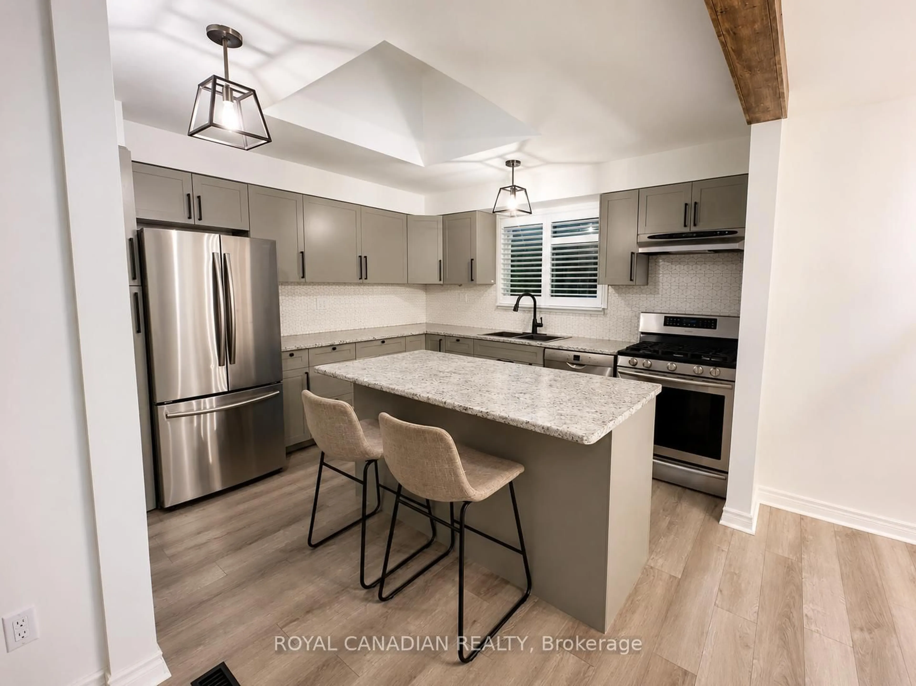 Open concept kitchen, unknown for 36 Maplegrove Ave, Bradford West Gwillimbury Ontario L3Z 1S1