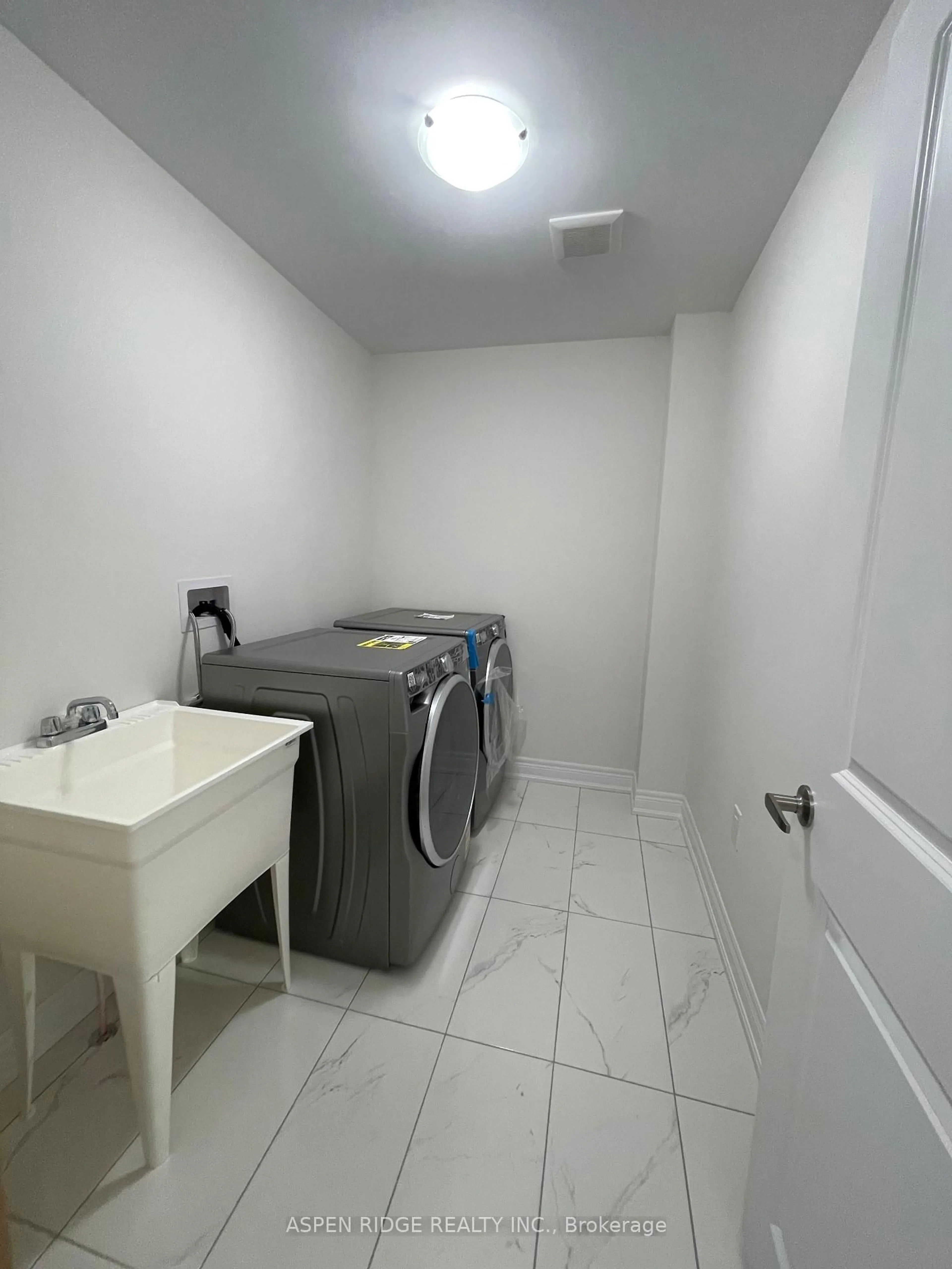 A pic of a room for 529 Vine Cliff Blvd, Markham Ontario L6C 3N3