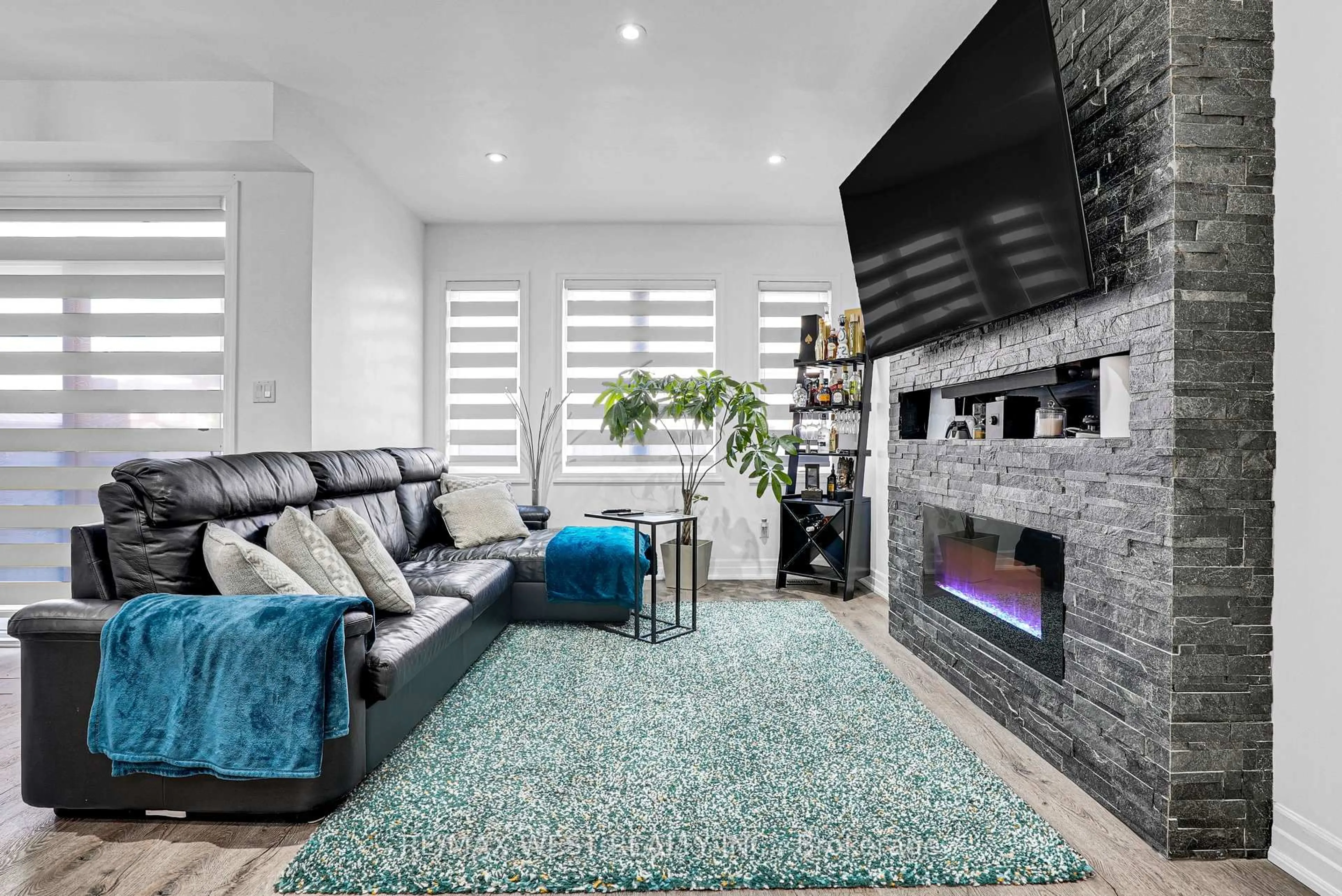 Home theater for 128 Wagner Cres, Essa Ontario L0M 1B6