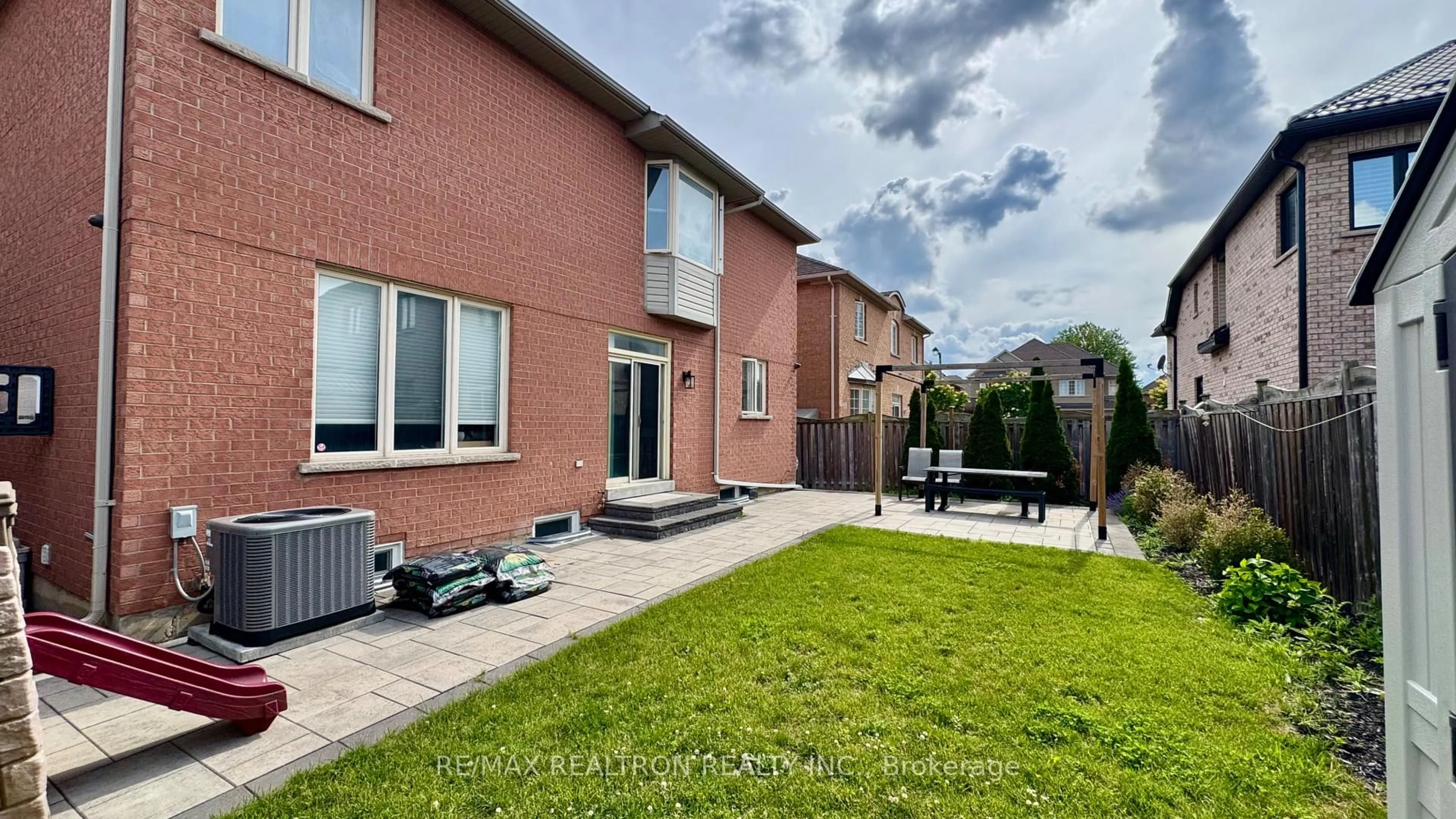 Patio, street for 31 Glaceport Cres, Markham Ontario L6C 3C3