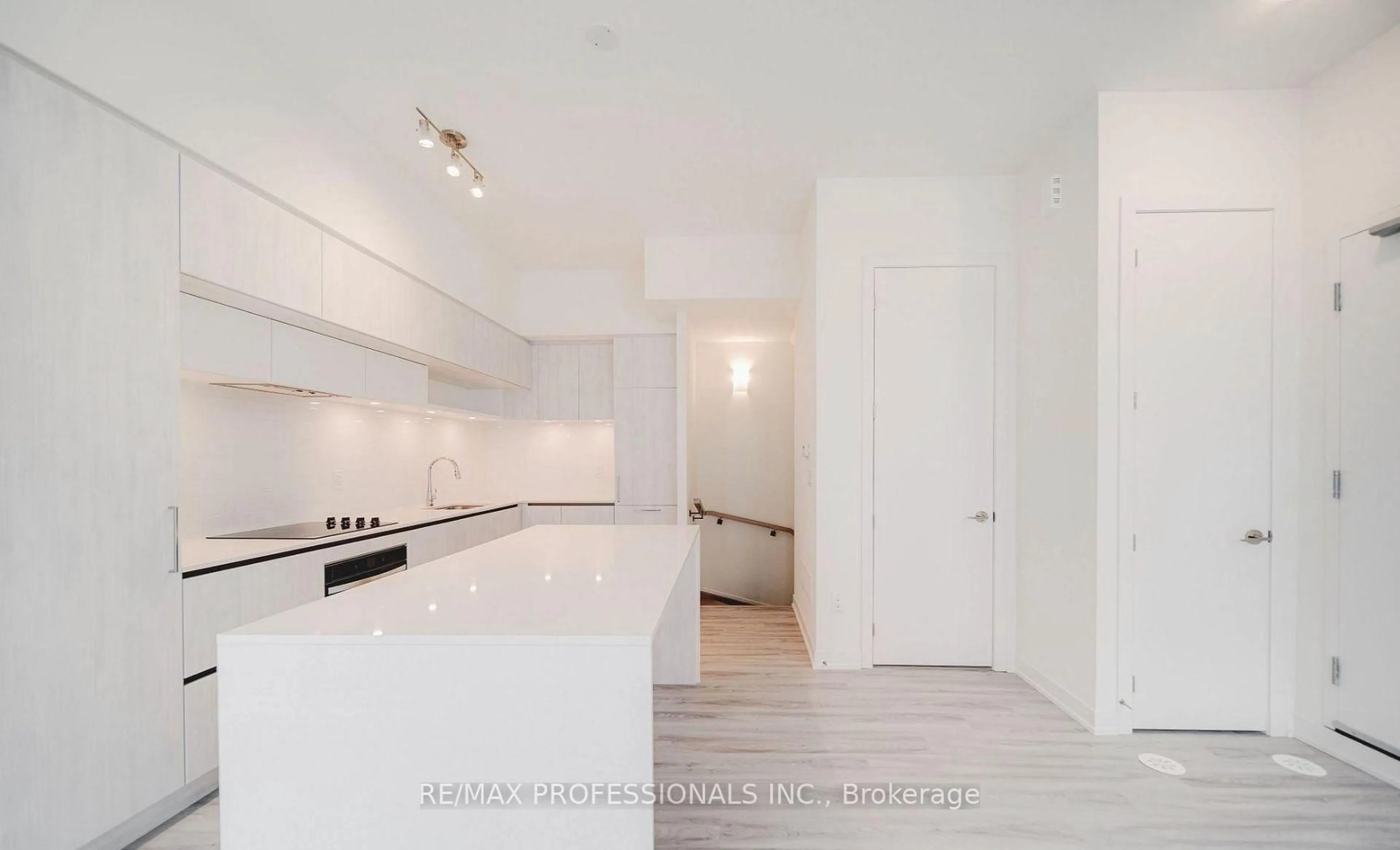 Open concept kitchen, unknown for 11 David Eyer Rd #1508, Richmond Hill Ontario L4S 0N4
