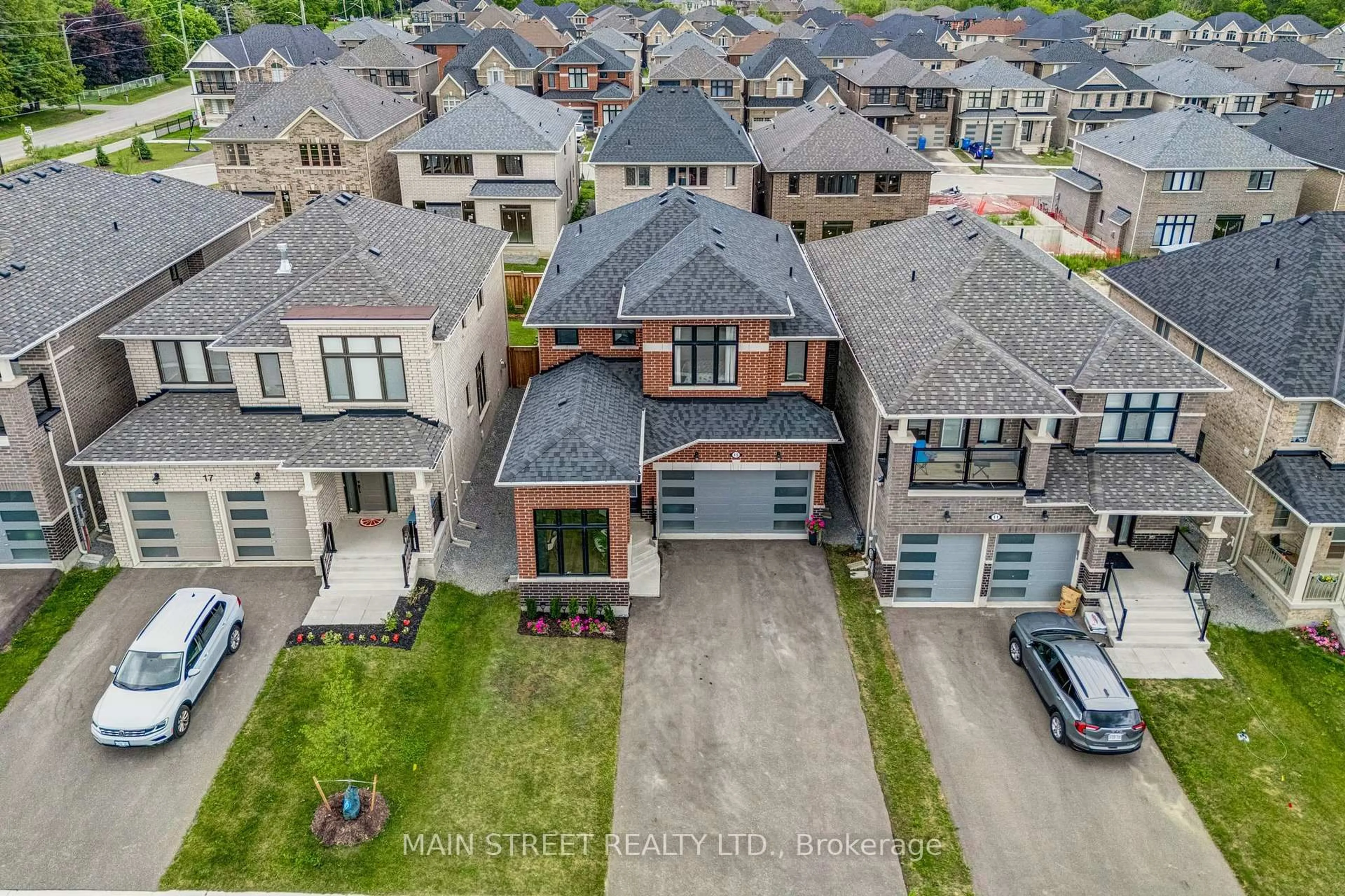 A pic from outside/outdoor area/front of a property/back of a property/a pic from drone, street for 15 Ainslie Hill Cres, Georgina Ontario L0E 1R0
