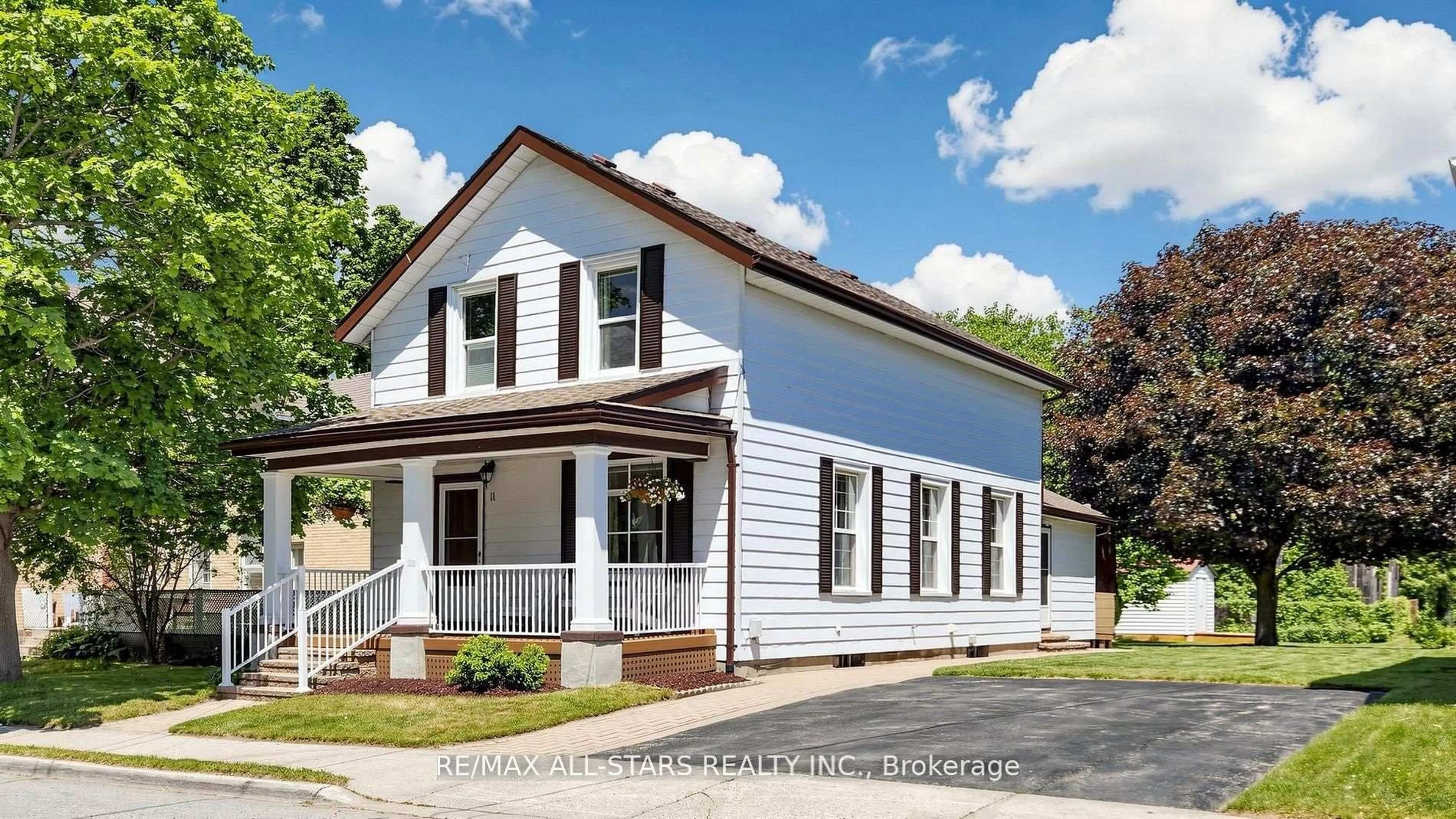 Home with vinyl exterior material, street for 11 Marietta St, Uxbridge Ontario L9P 1K7