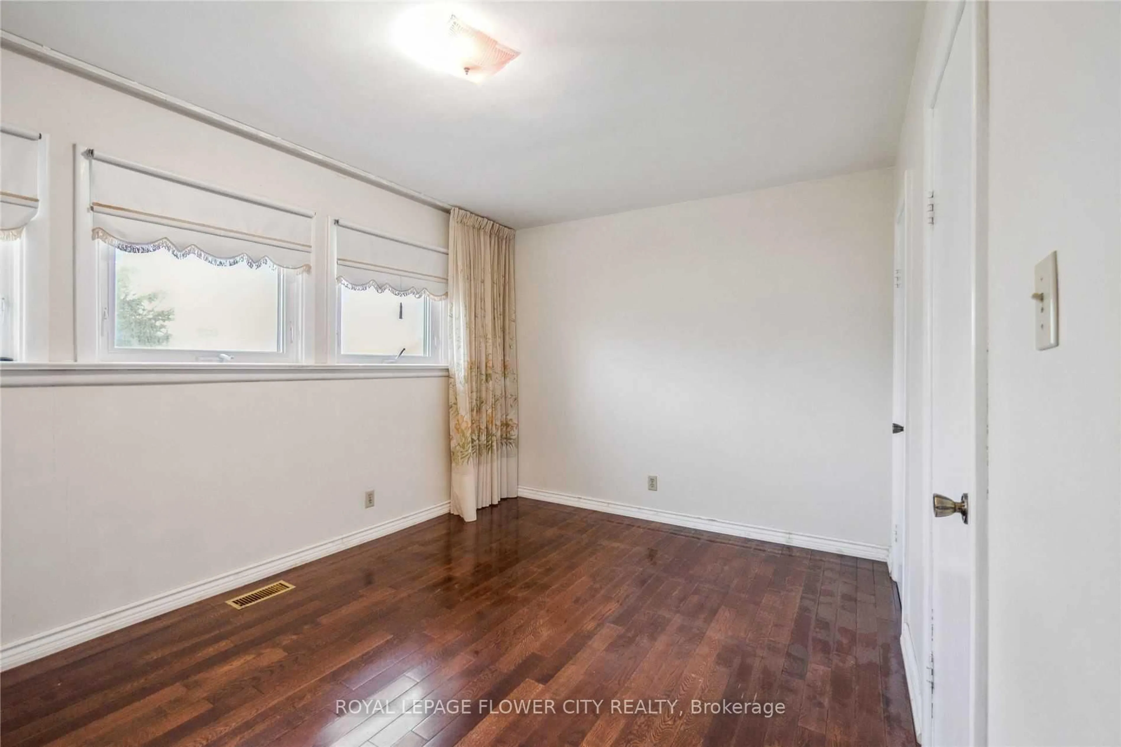 A pic of a room for 51 Hillside Ave, Vaughan Ontario L4K 1X1