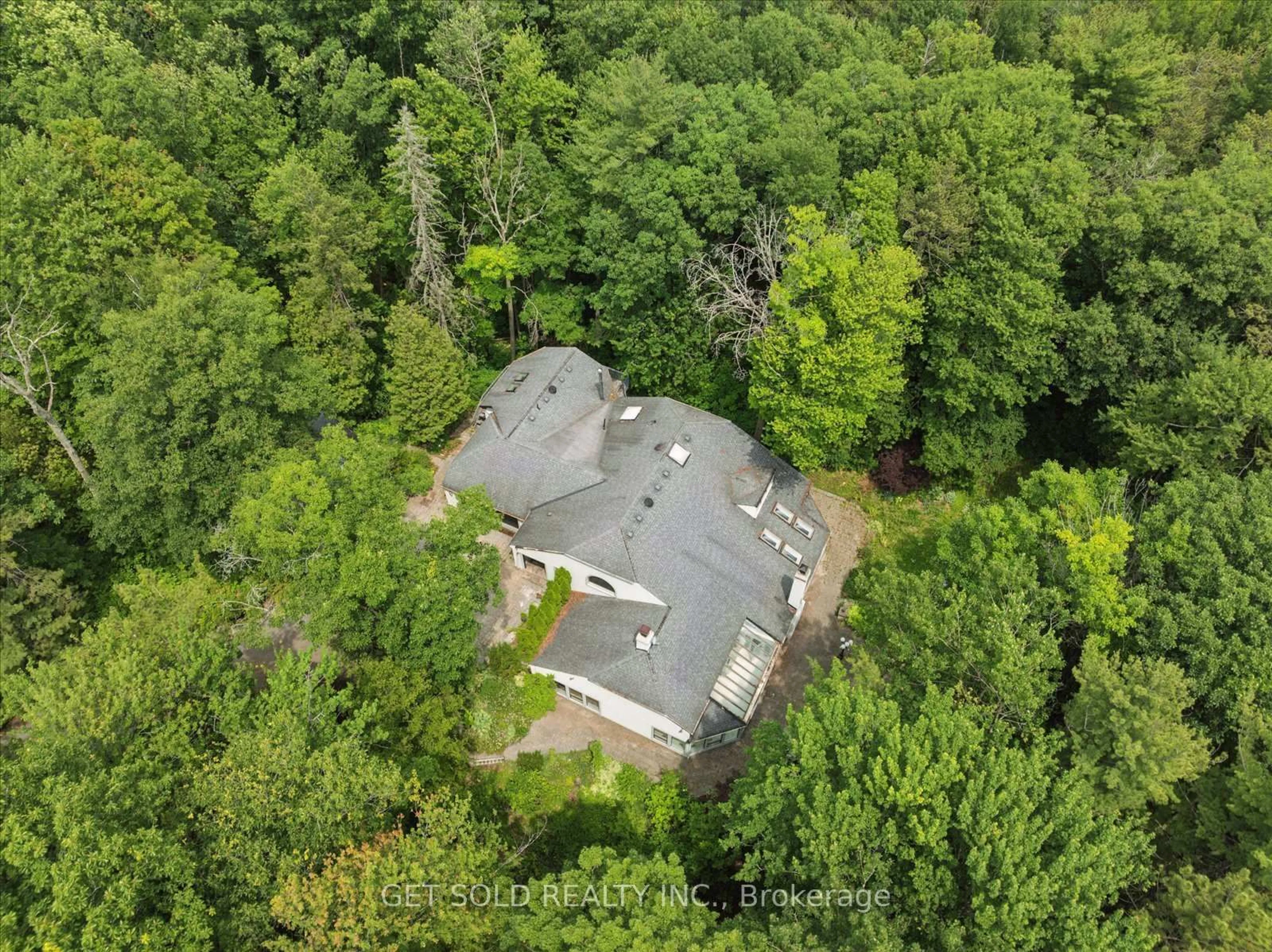 A pic from outside/outdoor area/front of a property/back of a property/a pic from drone, forest/trees view for 80 White Pine Tr, Richmond Hill Ontario L4E 3L8