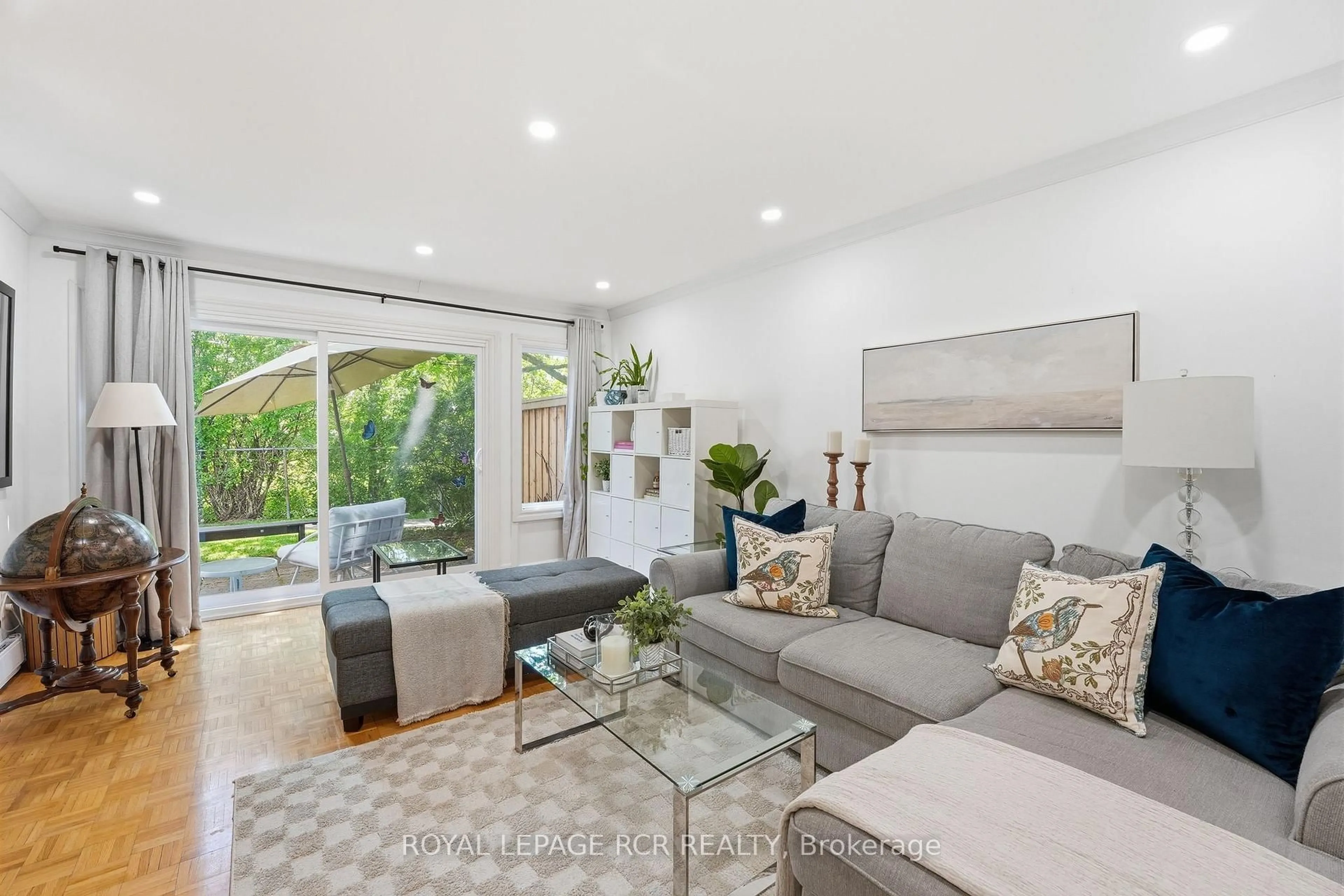 Living room with furniture, unknown for 215 Milestone Cres #75, Aurora Ontario L4G 3M2