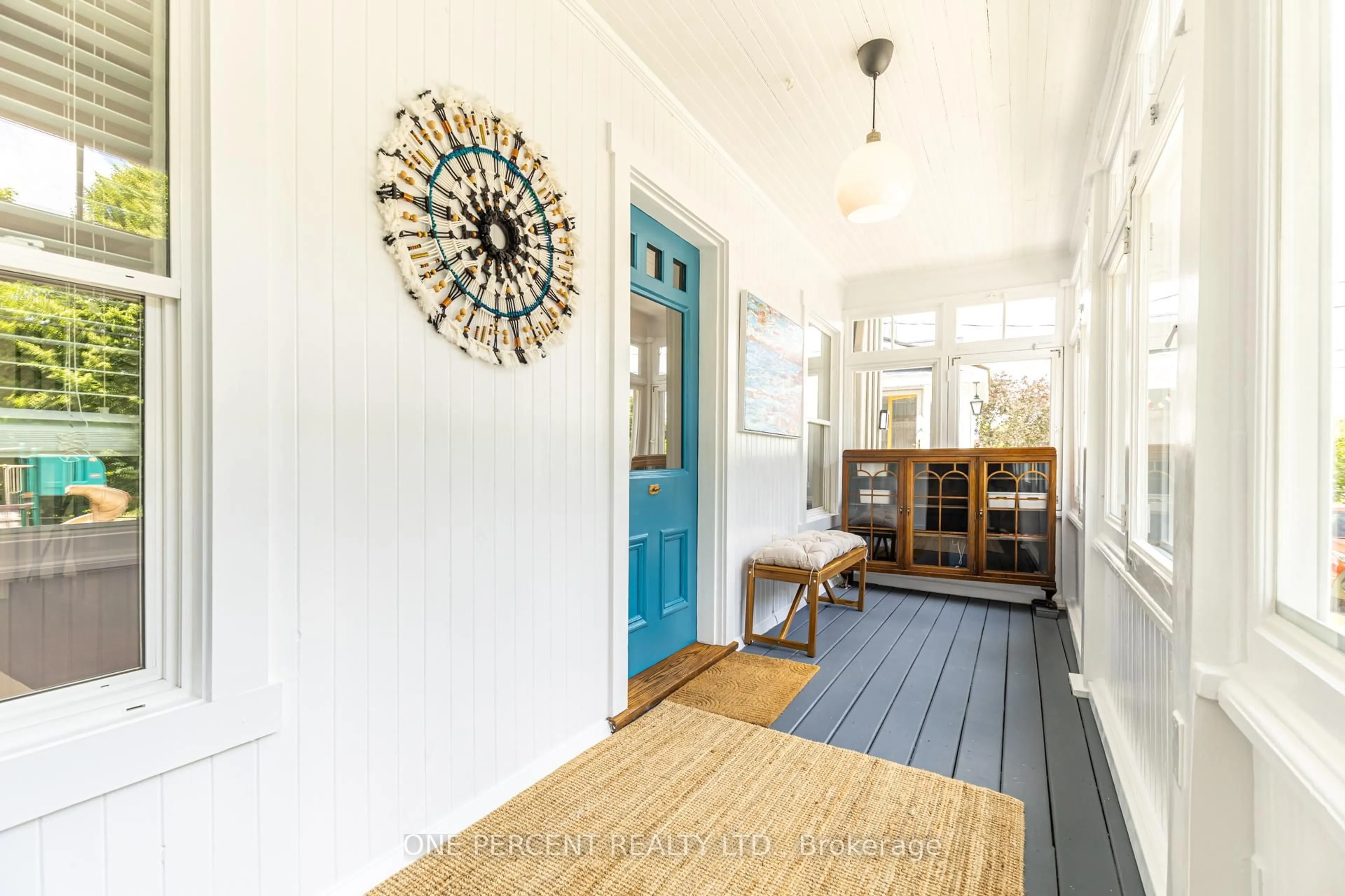 Indoor entryway for 90 Toronto St, Uxbridge Ontario L9P 1C7
