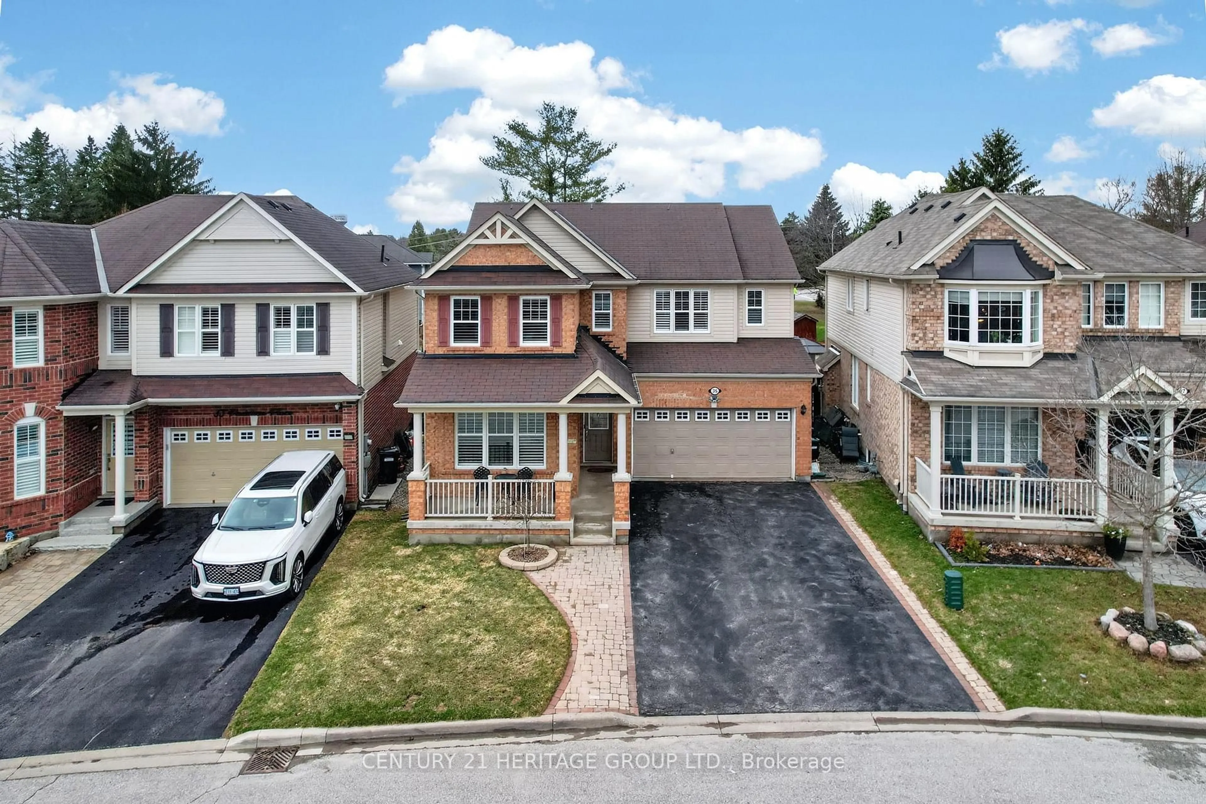 A pic from outside/outdoor area/front of a property/back of a property/a pic from drone, street for 35 Paddison Pl, New Tecumseth Ontario L9R 0J5