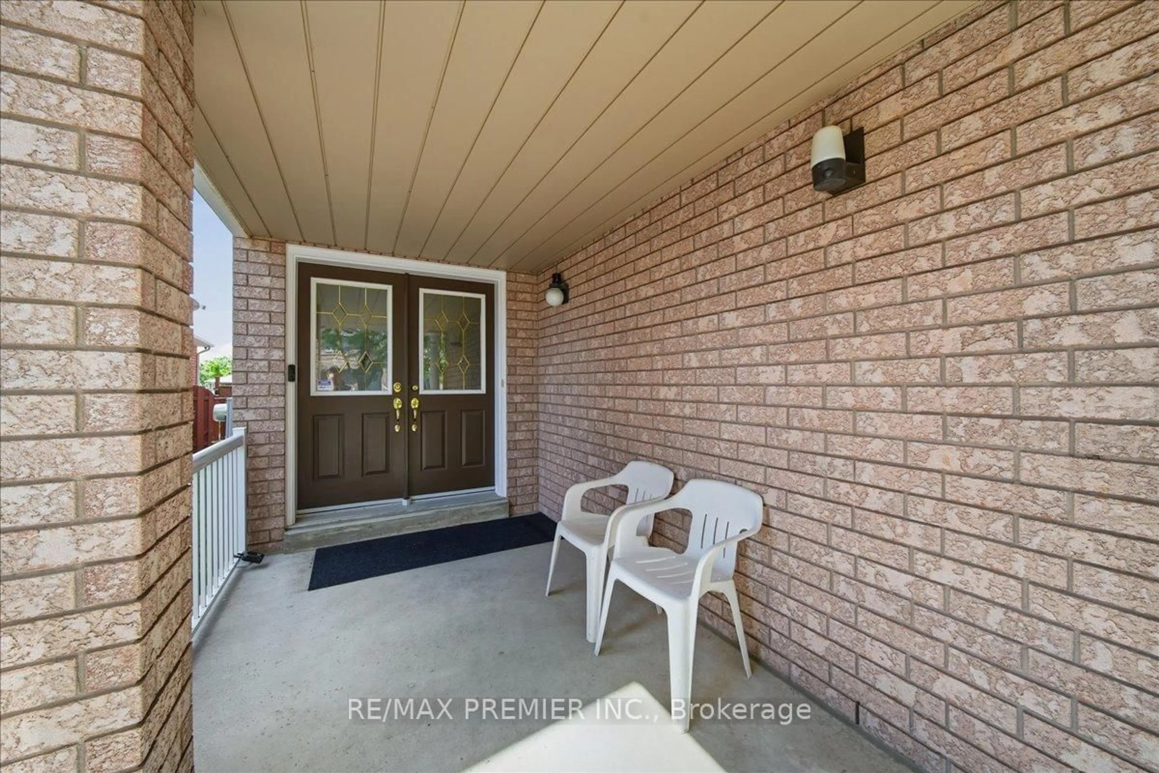 Indoor entryway for 5 Laura Sabrina Dr, Vaughan Ontario L4H 1X2