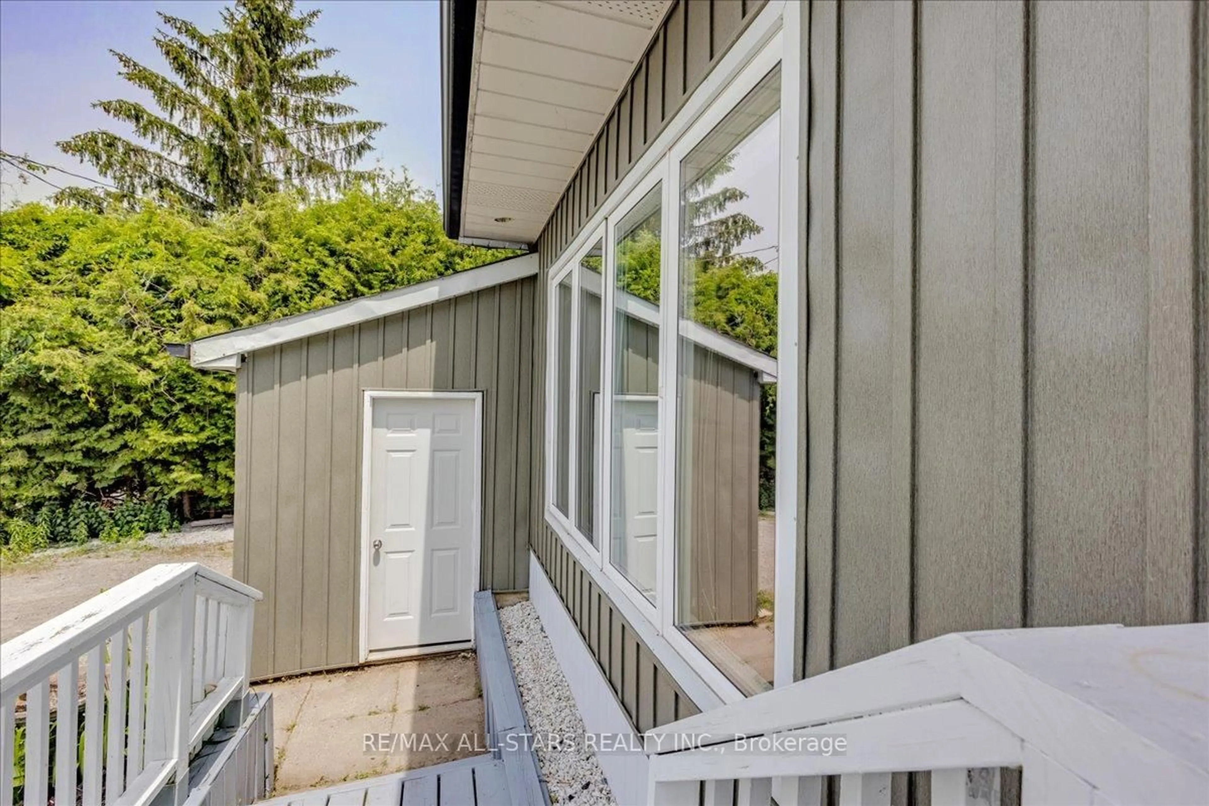 Home with vinyl exterior material, unknown for 535 George St, Brock Ontario L0K 1A0