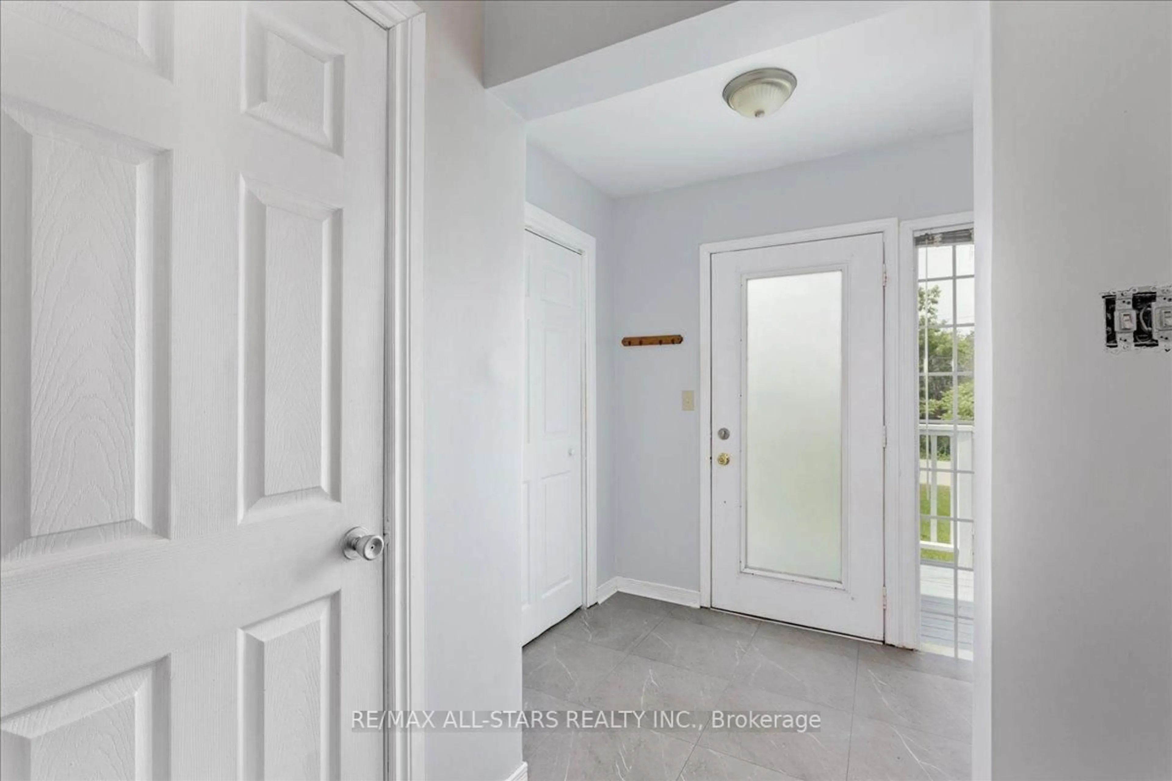 Indoor entryway for 535 George St, Brock Ontario L0K 1A0