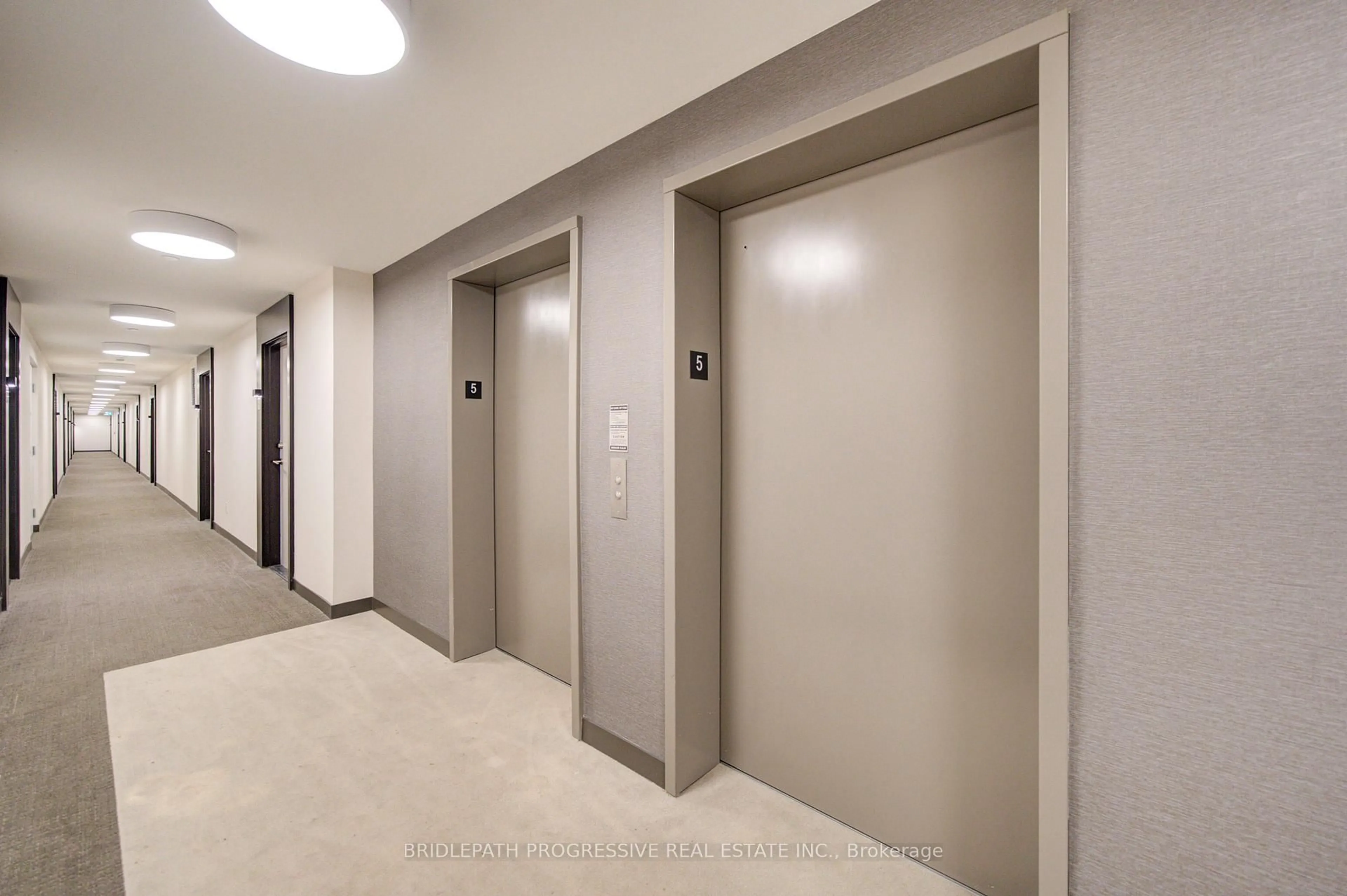 Indoor foyer for 6 David Eyer Rd #518, Richmond Hill Ontario L4S 0N5