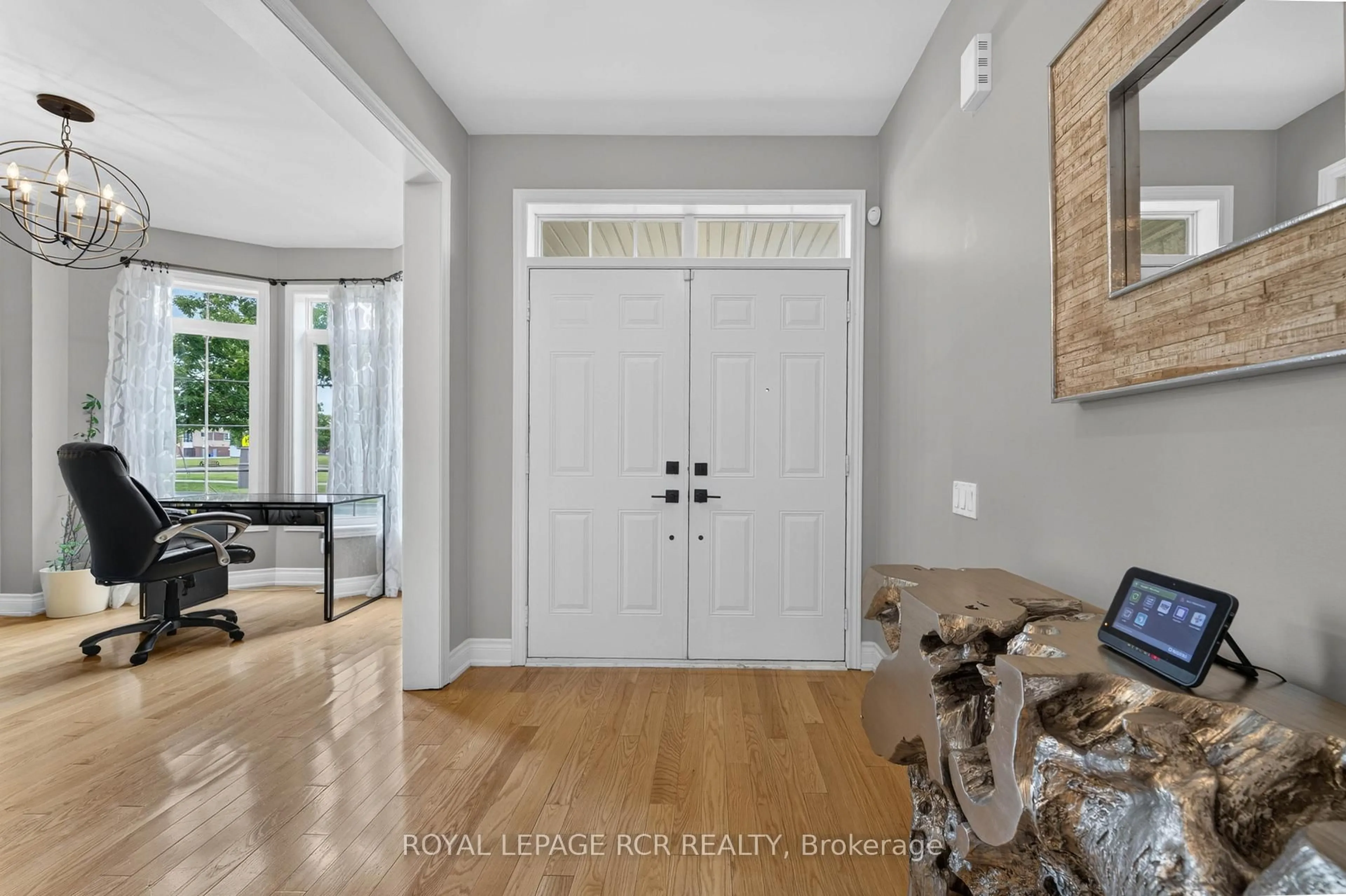 Indoor entryway for 30 Augustine Ave, Richmond Hill Ontario L4E 4X6